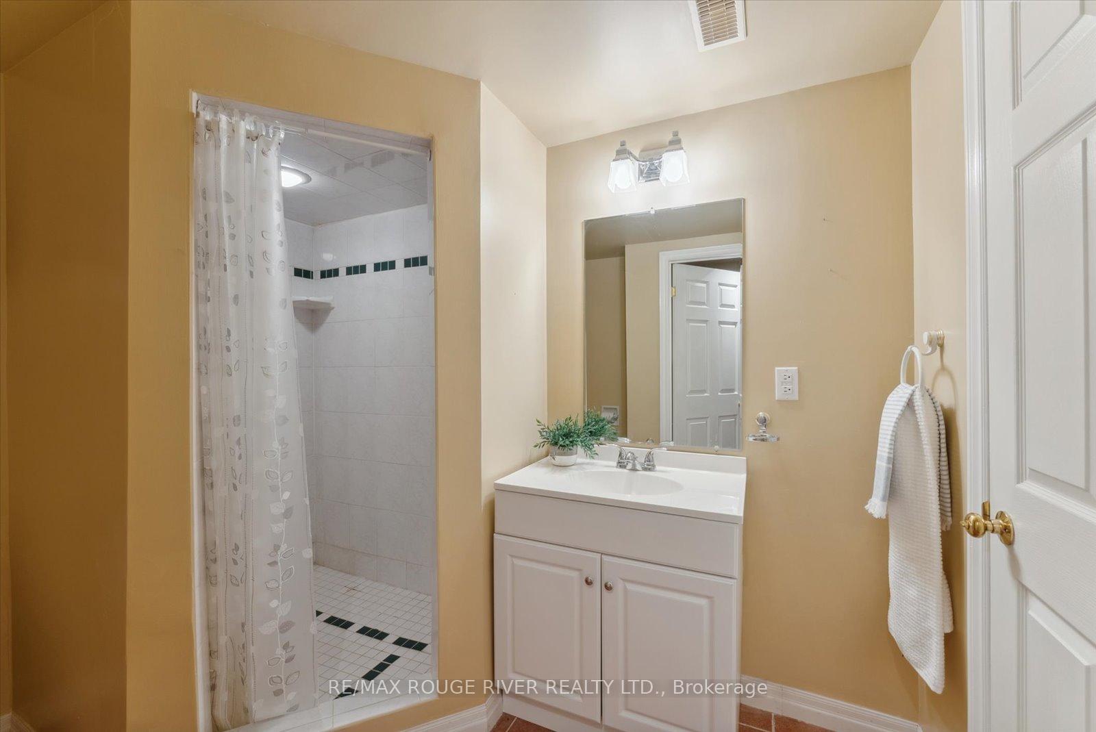 Photo 19 of 722 Gaspe Avenue, Oshawa, Lakeview — HOMEH