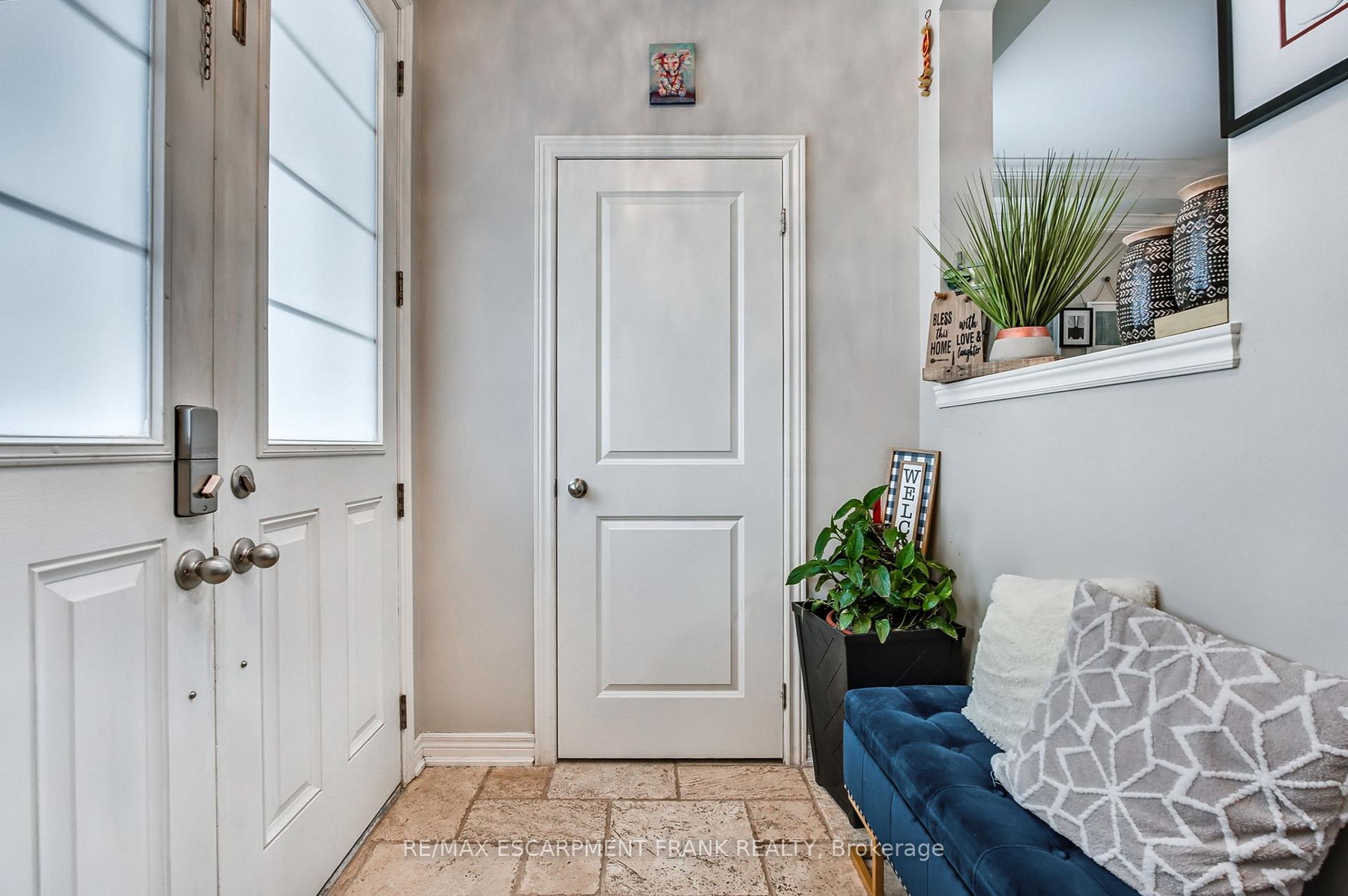 Photo 25 of 30 Curran Road, Hamilton, Ancaster — HOMEH