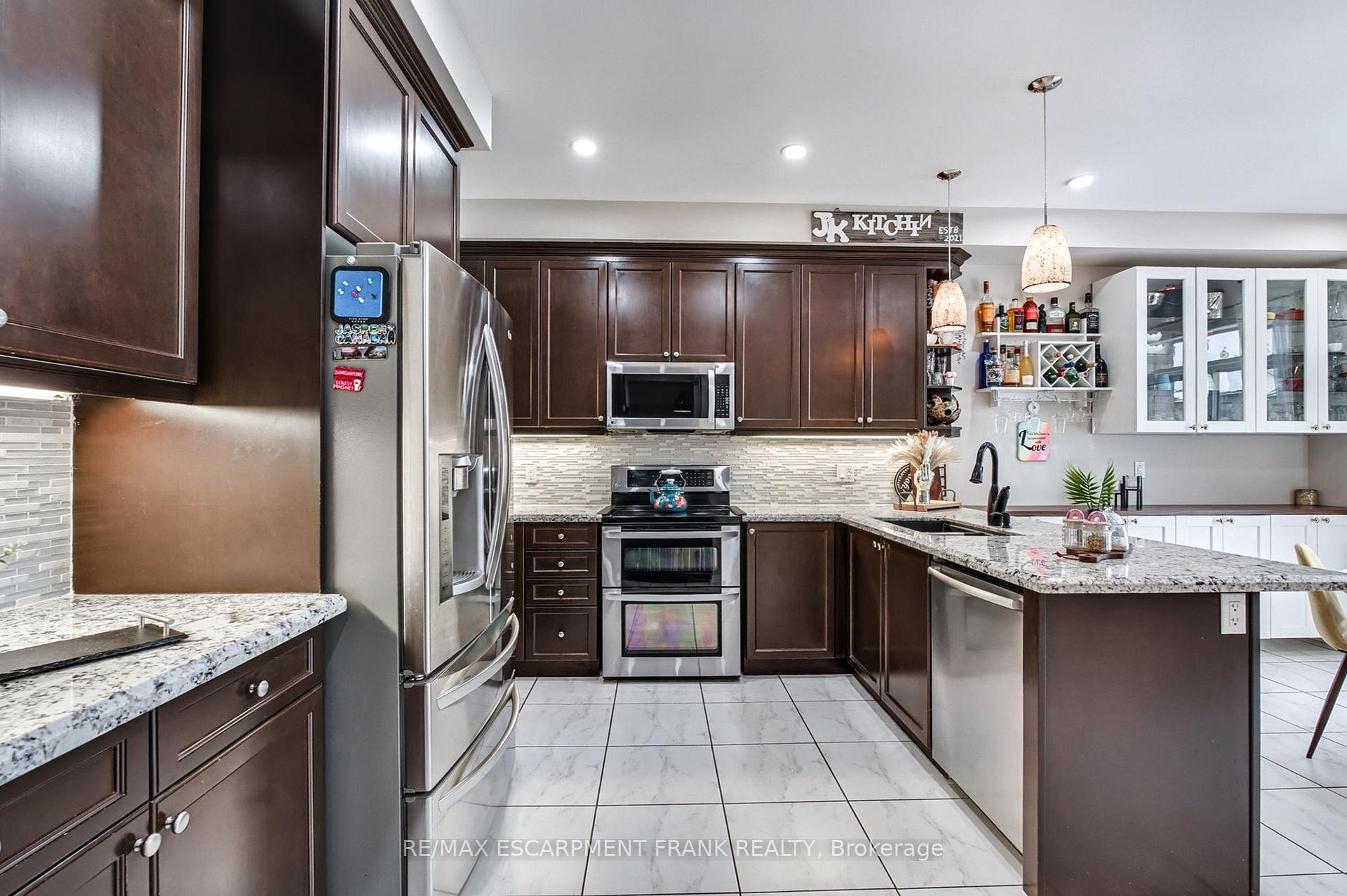 Photo 23 of 30 Curran Road, Hamilton, Ancaster — HOMEH