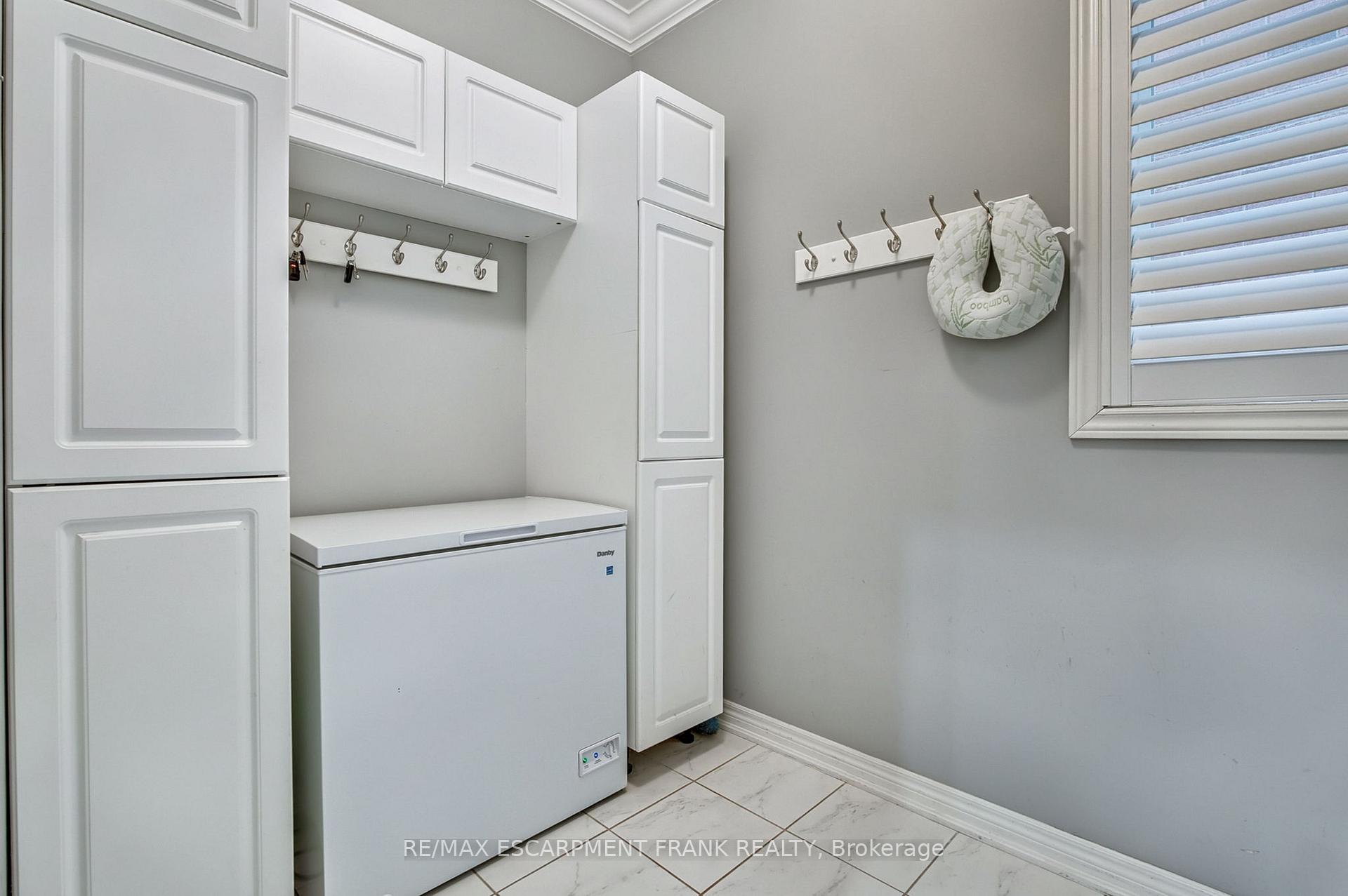 Photo 8 of 30 Curran Road, Hamilton, Ancaster — HOMEH