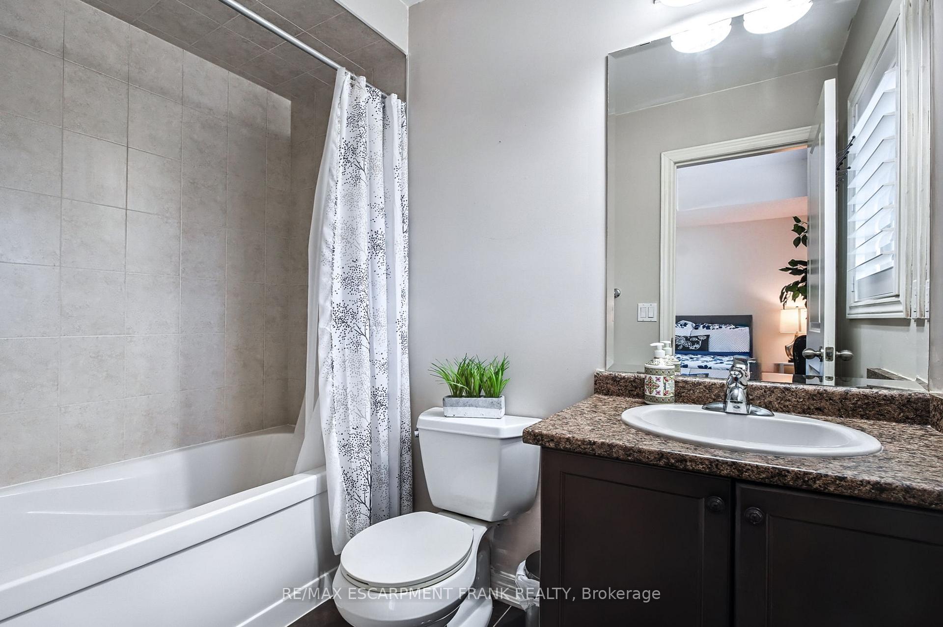 Photo 24 of 30 Curran Road, Hamilton, Ancaster — HOMEH