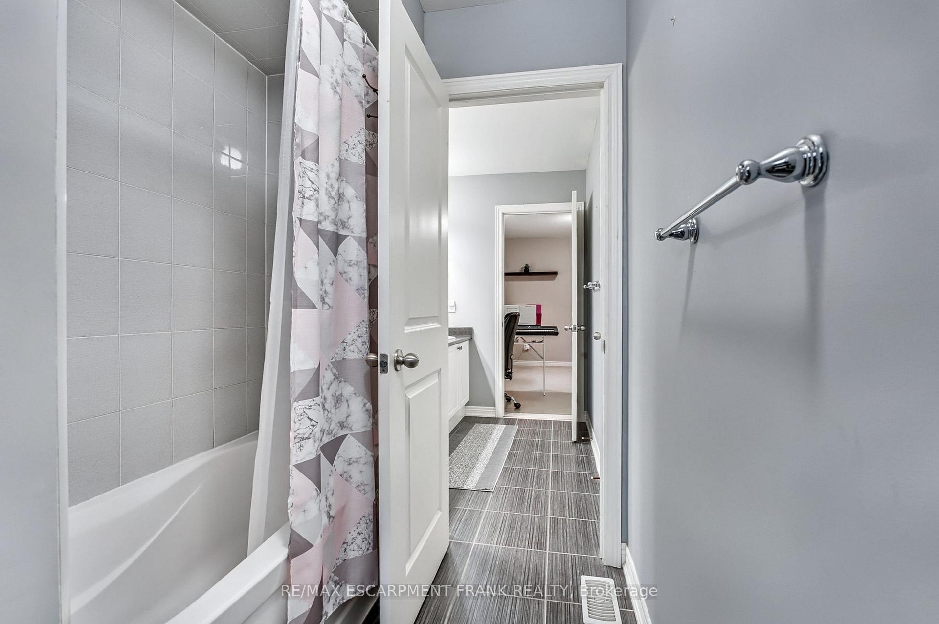 Photo 20 of 30 Curran Road, Hamilton, Ancaster — HOMEH