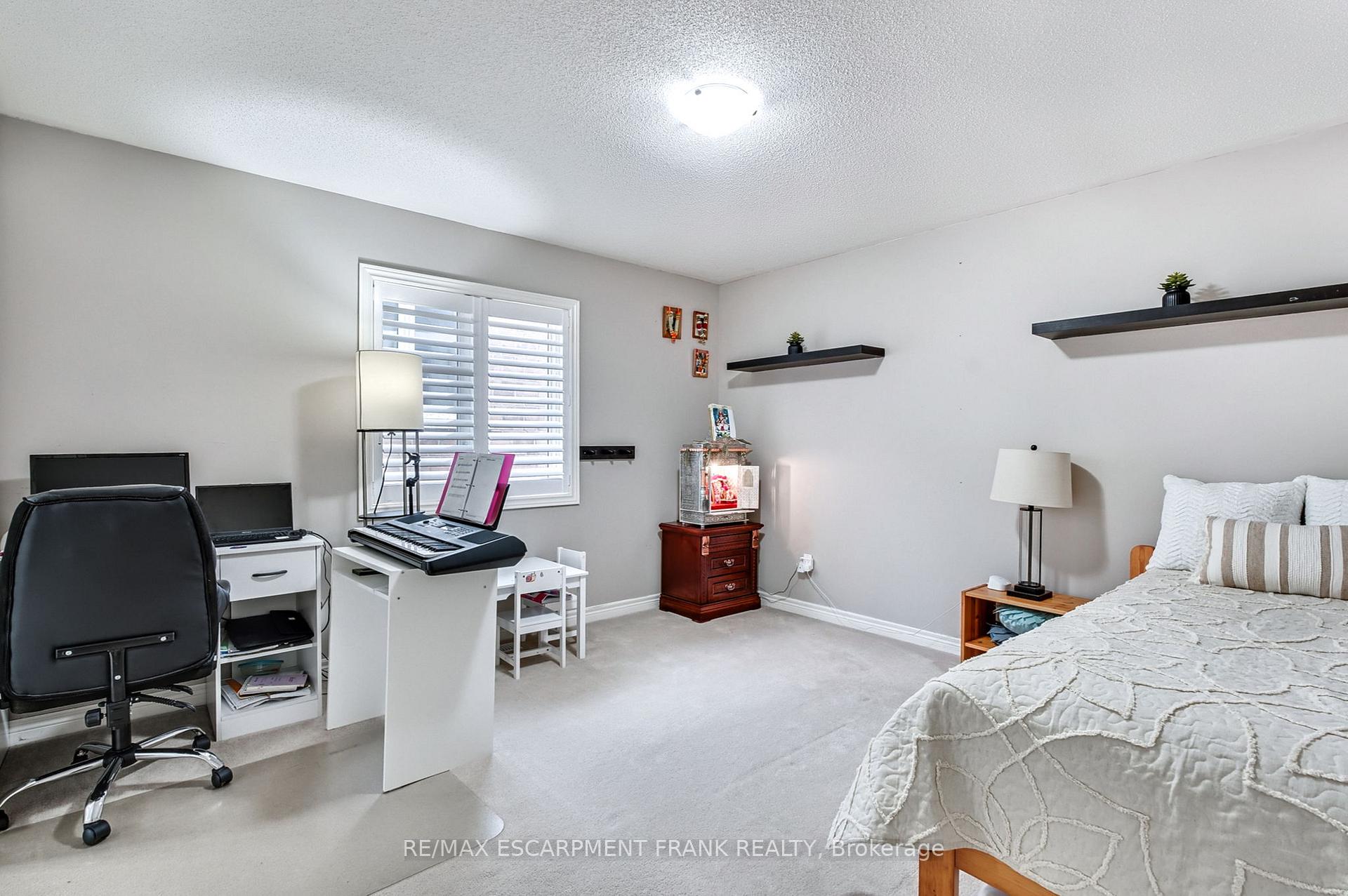 Photo 34 of 30 Curran Road, Hamilton, Ancaster — HOMEH