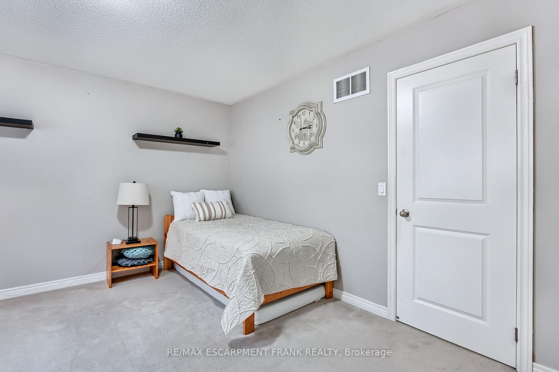 Photo 32 of 30 Curran Road, Hamilton, Ancaster — HOMEH