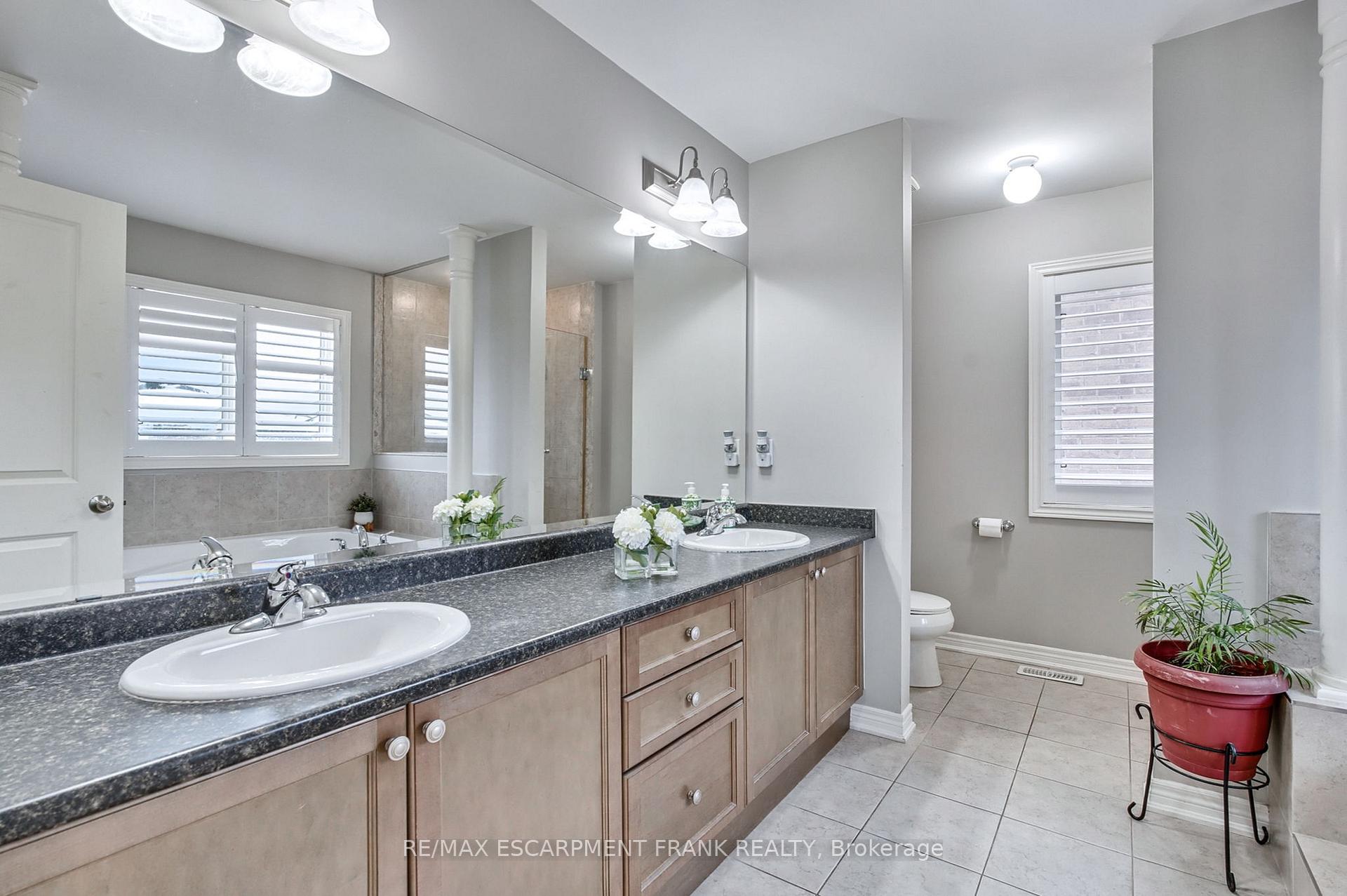 Photo 16 of 30 Curran Road, Hamilton, Ancaster — HOMEH