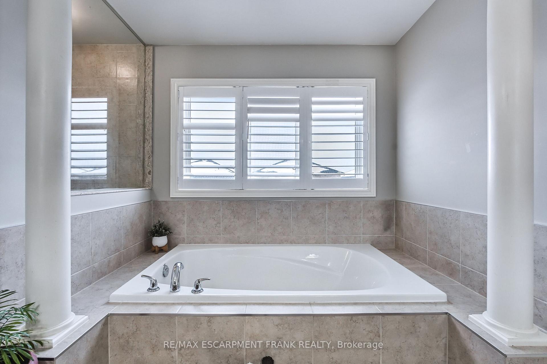 Photo 38 of 30 Curran Road, Hamilton, Ancaster — HOMEH