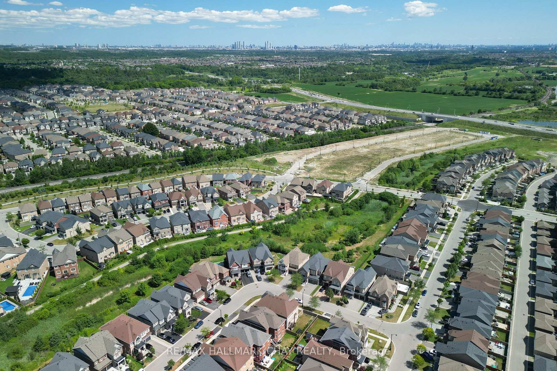 Photo 7 of 25 Card Lumber Crescent, Vaughan, Kleinburg — HOMEH