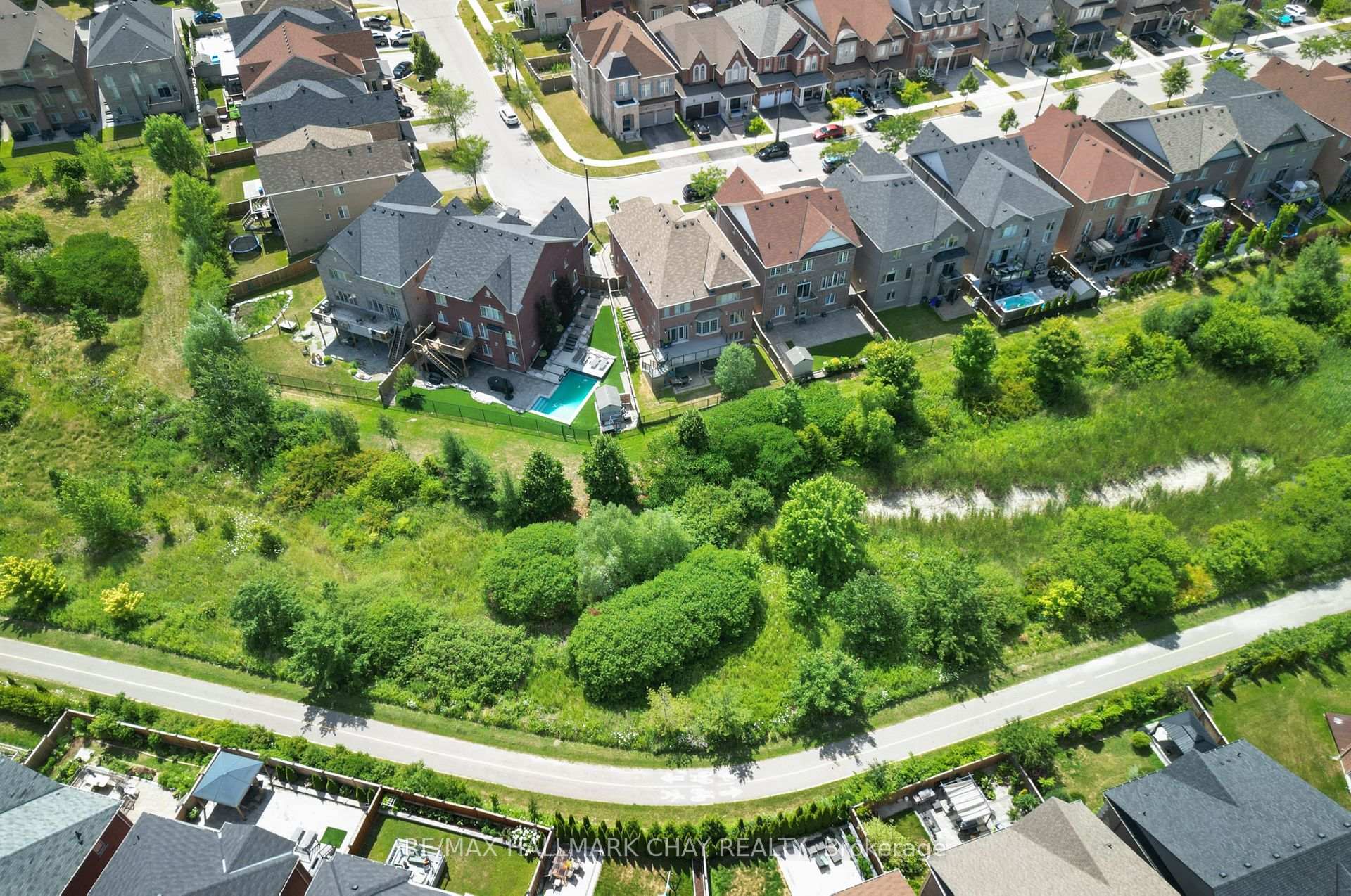 Photo 9 of 25 Card Lumber Crescent, Vaughan, Kleinburg — HOMEH