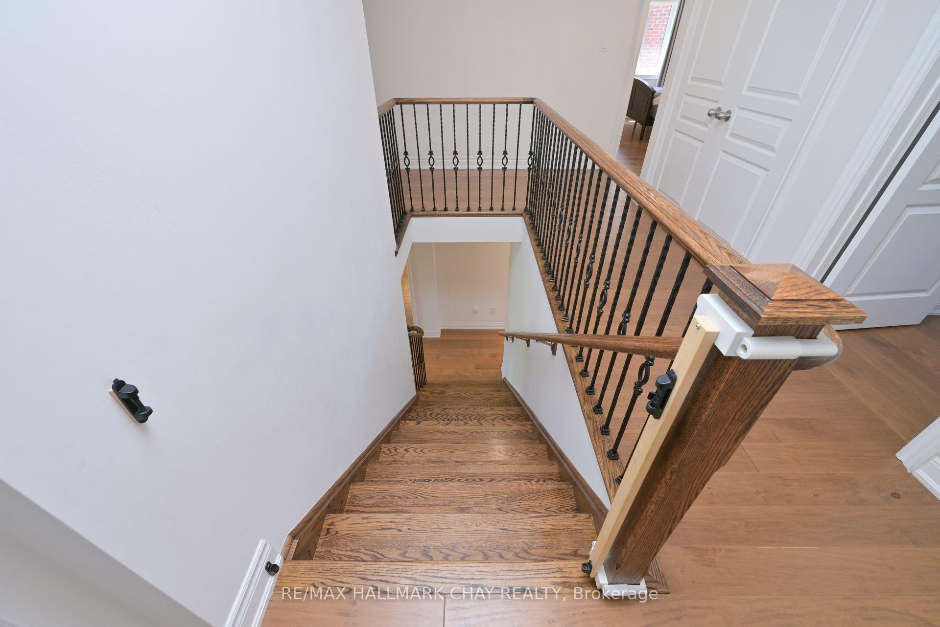 Photo 19 of 25 Card Lumber Crescent, Vaughan, Kleinburg — HOMEH