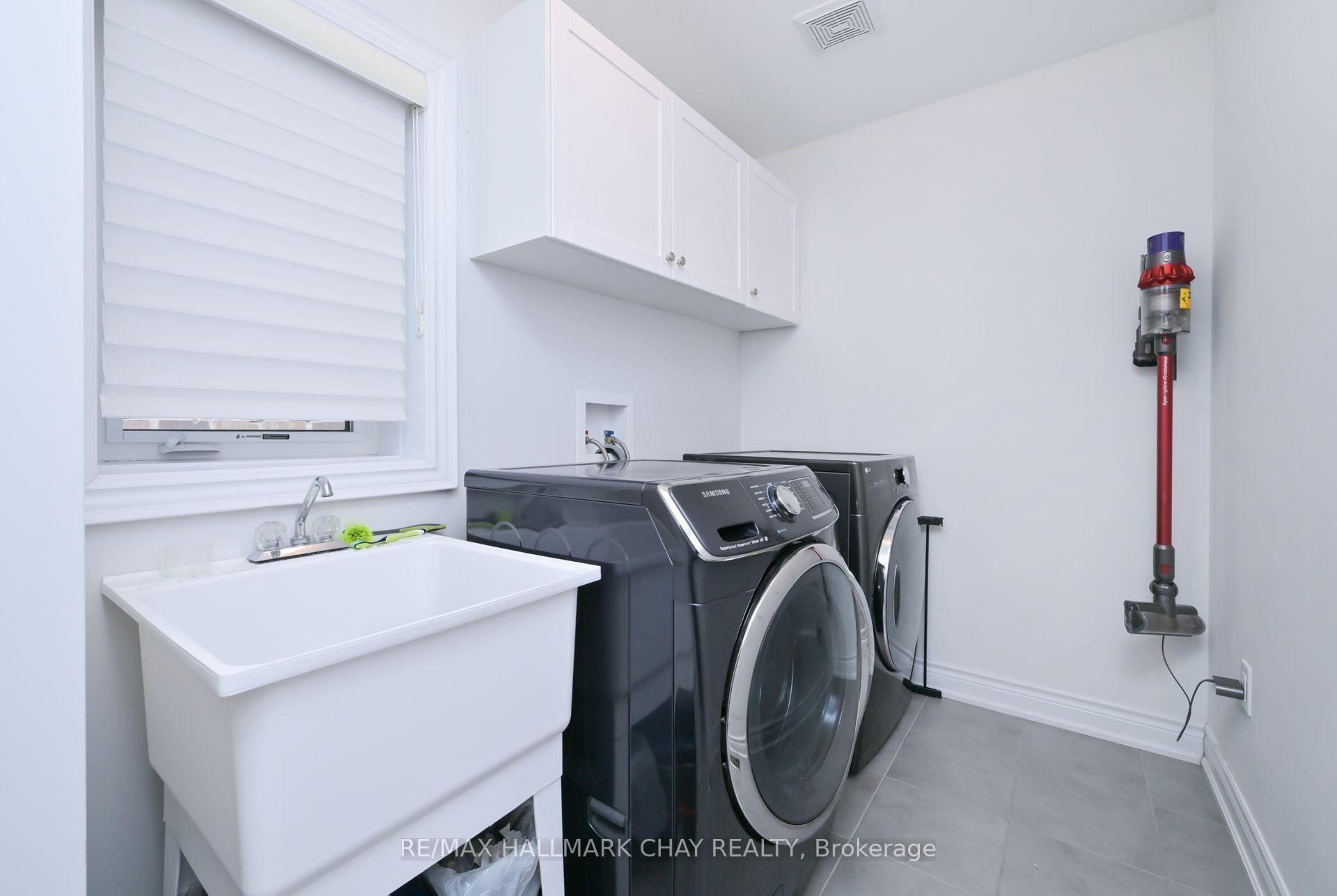 Photo 4 of 25 Card Lumber Crescent, Vaughan, Kleinburg — HOMEH