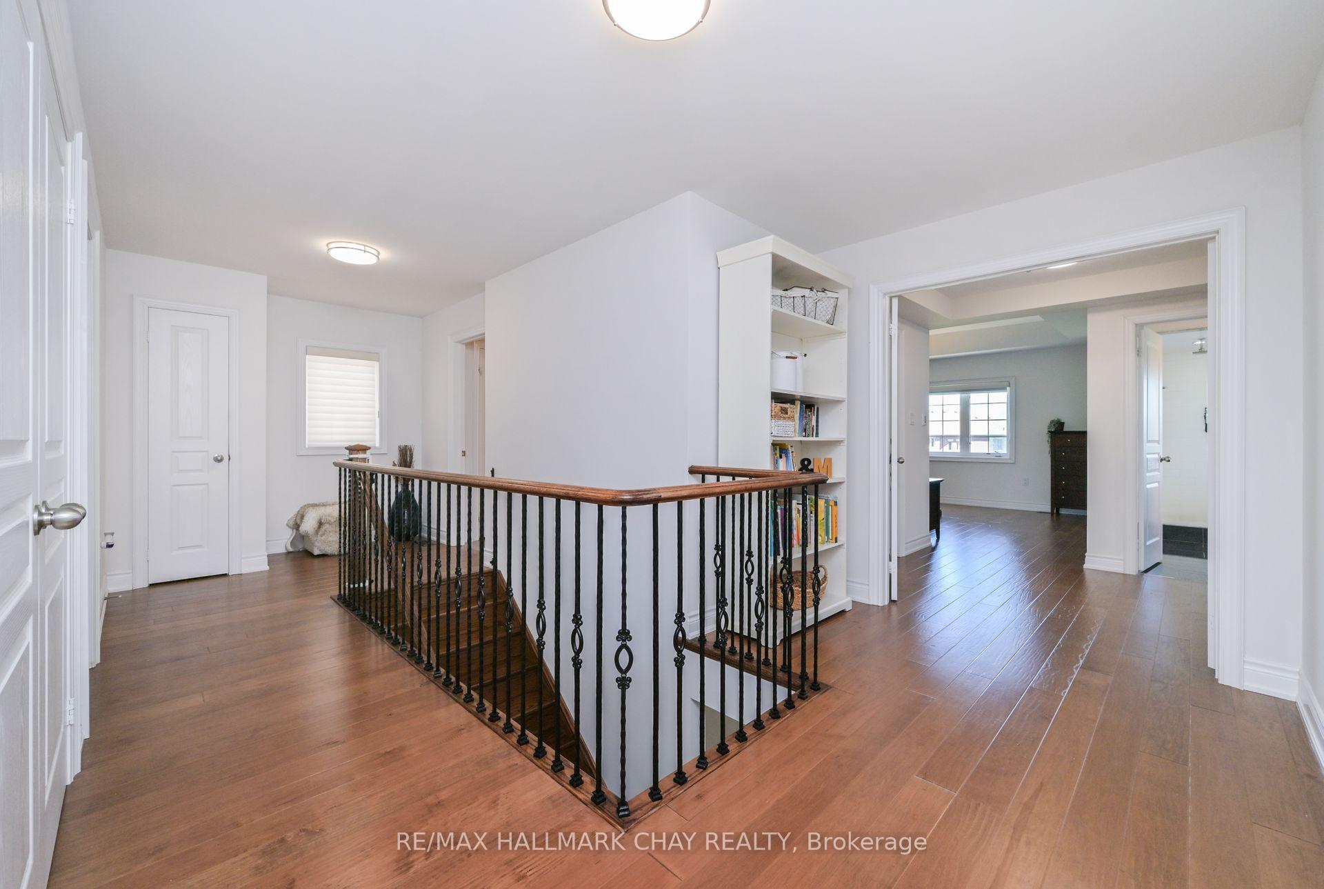 Photo 10 of 25 Card Lumber Crescent, Vaughan, Kleinburg — HOMEH