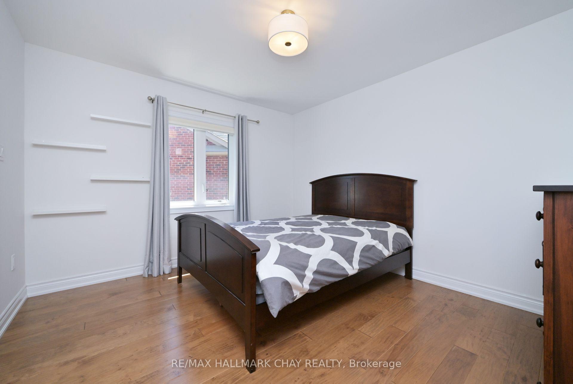 Photo 23 of 25 Card Lumber Crescent, Vaughan, Kleinburg — HOMEH