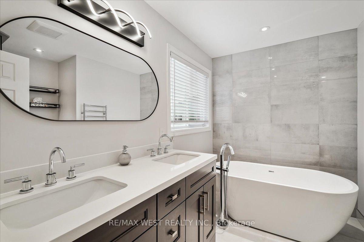 Photo 2 of 77 Via Carmine Avenue, Vaughan, Sonoma Heights — HOMEH
