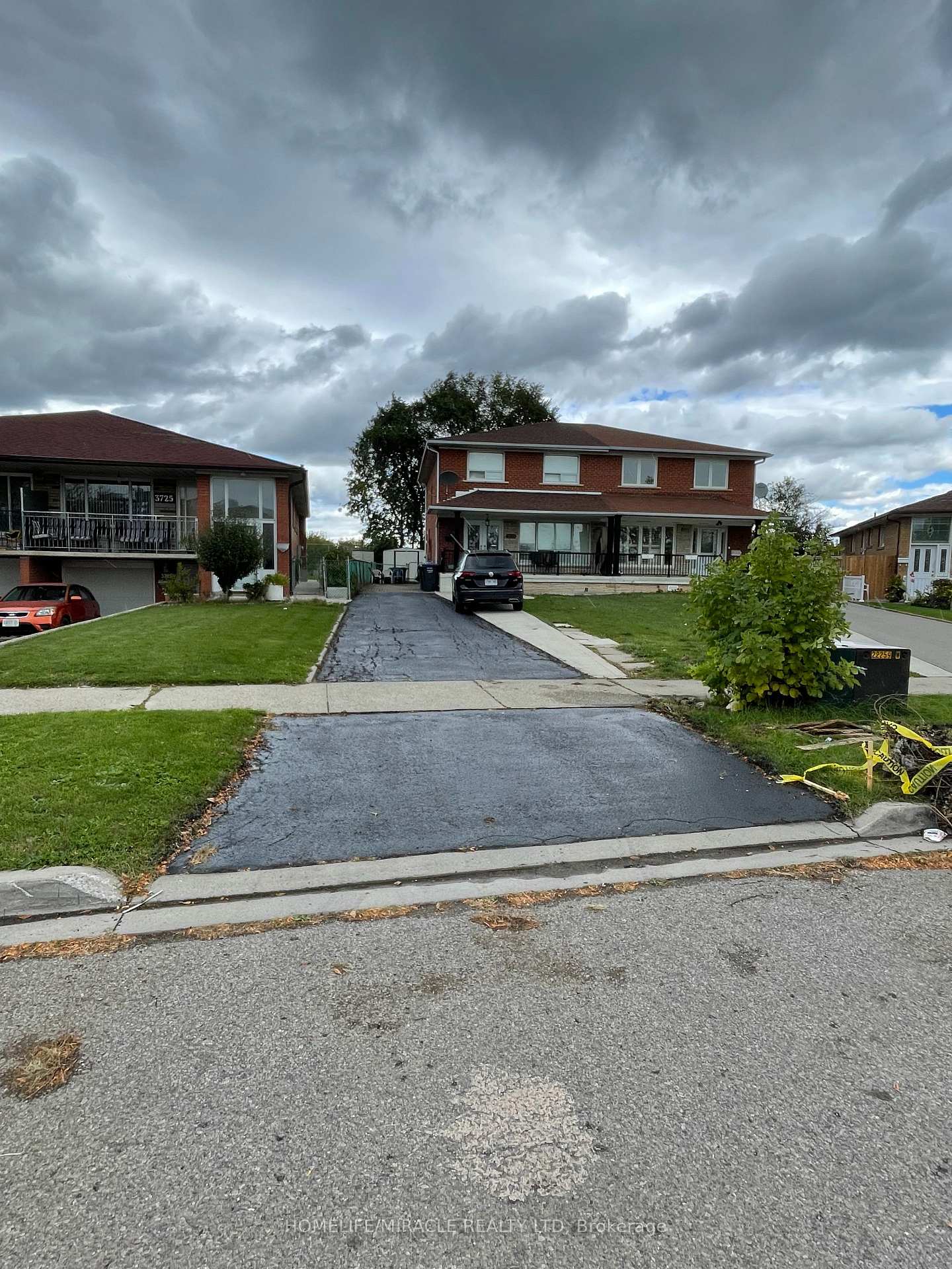 Photo 1 of 3729 Crabtree Crescent, Mississauga, Malton — HOMEH