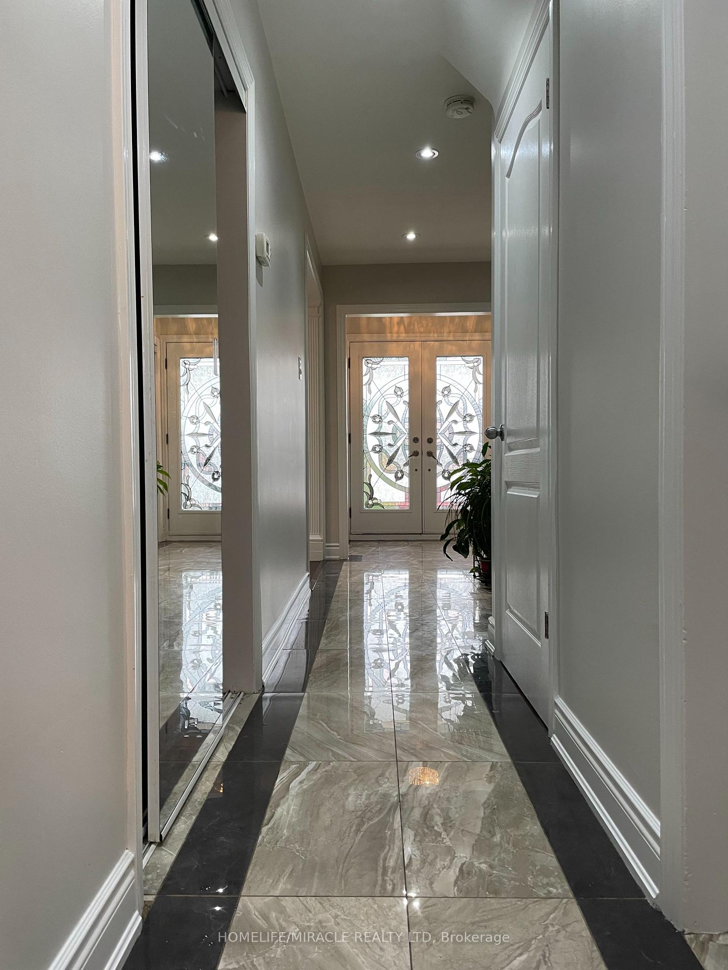 Photo 5 of 3729 Crabtree Crescent, Mississauga, Malton — HOMEH