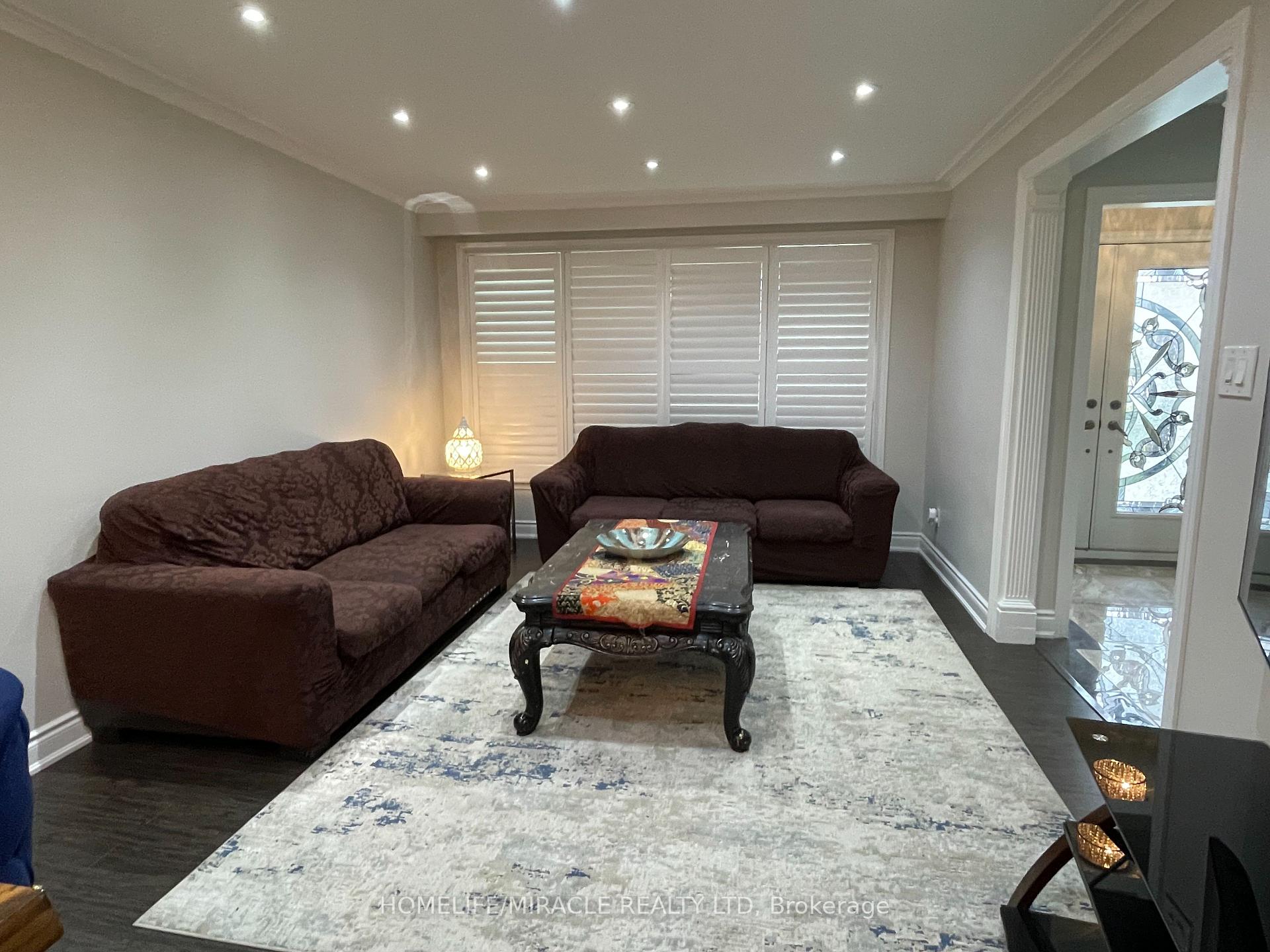 Photo 15 of 3729 Crabtree Crescent, Mississauga, Malton — HOMEH