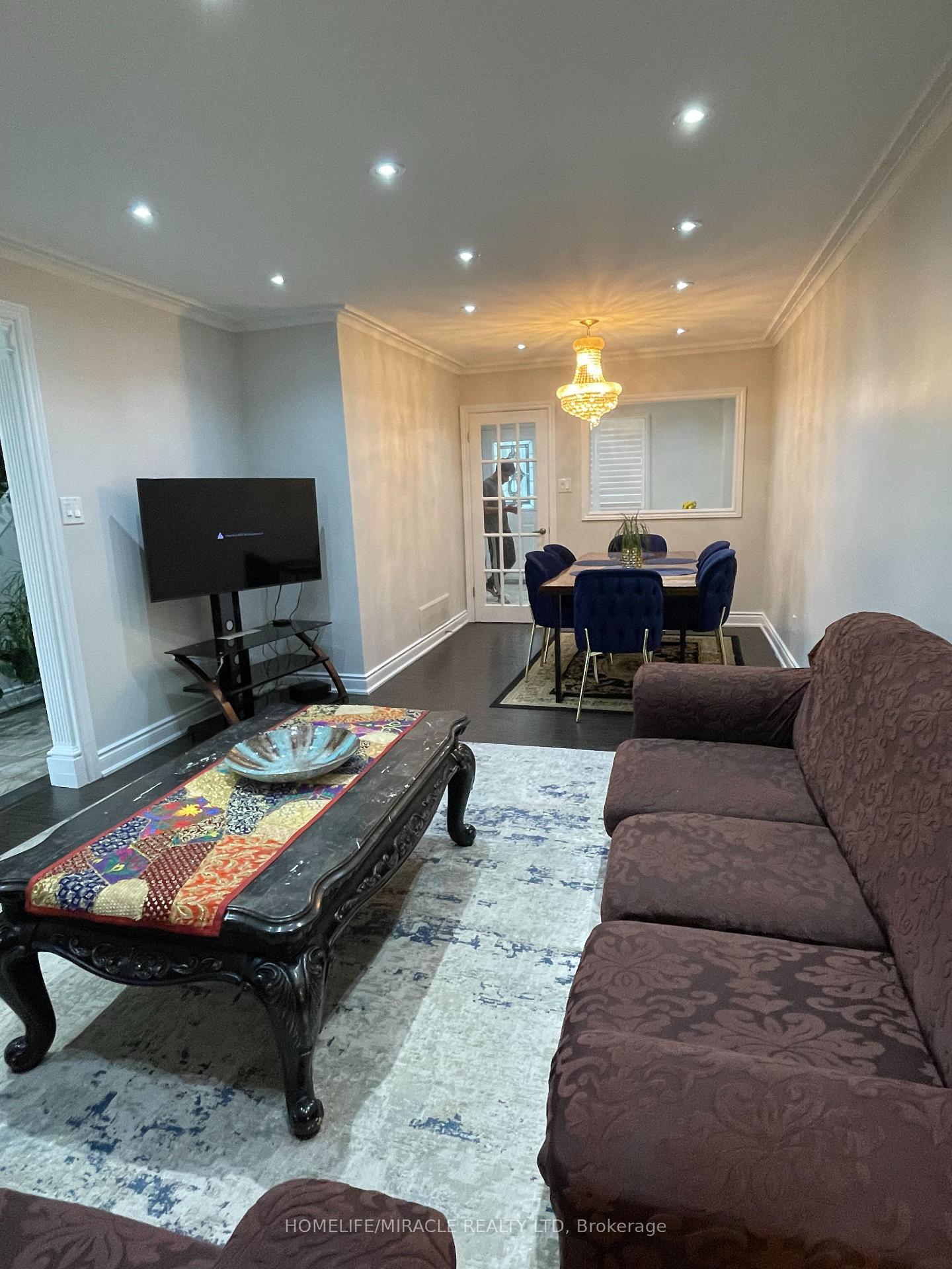Photo 12 of 3729 Crabtree Crescent, Mississauga, Malton — HOMEH