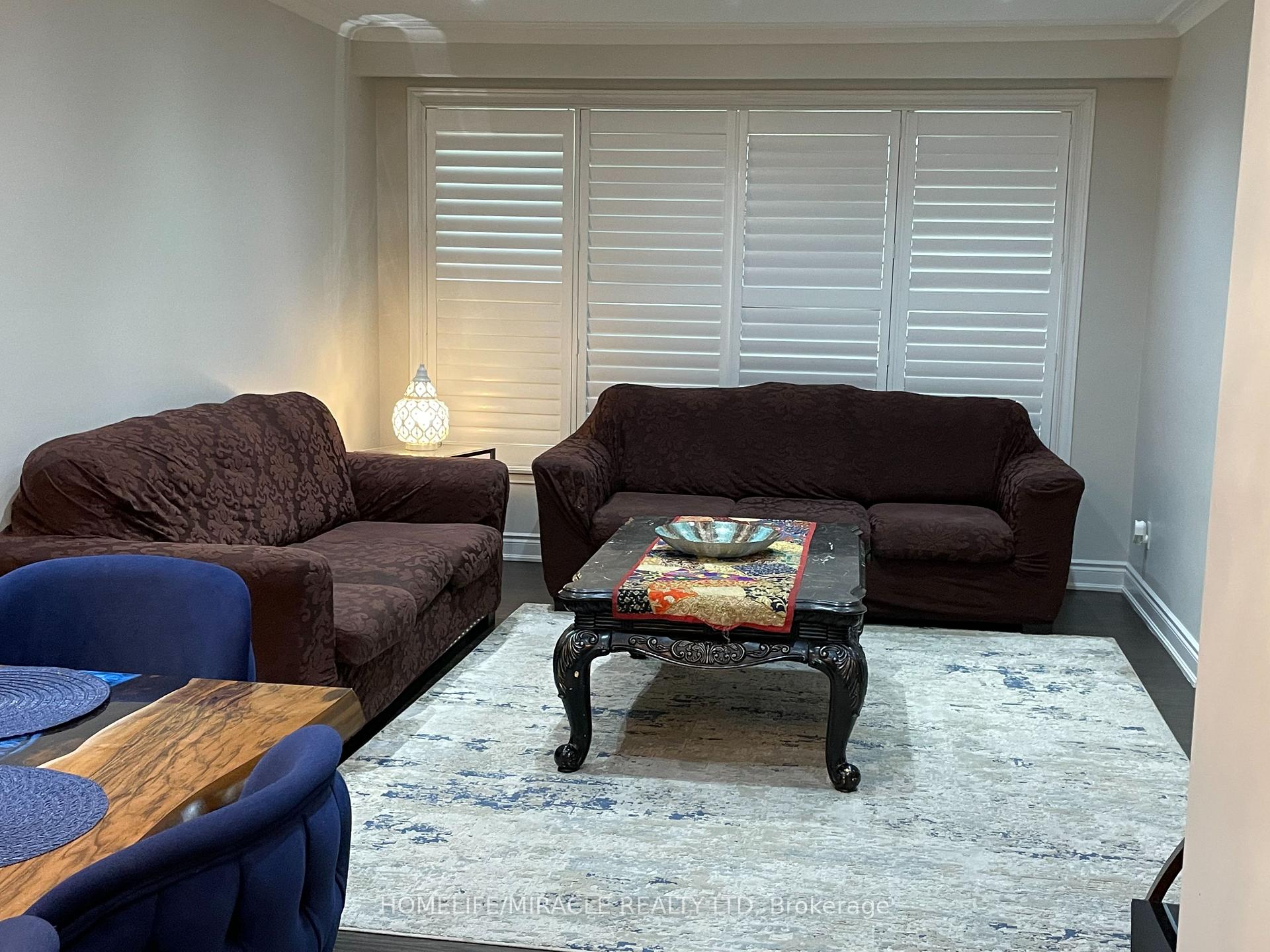 Photo 8 of 3729 Crabtree Crescent, Mississauga, Malton — HOMEH