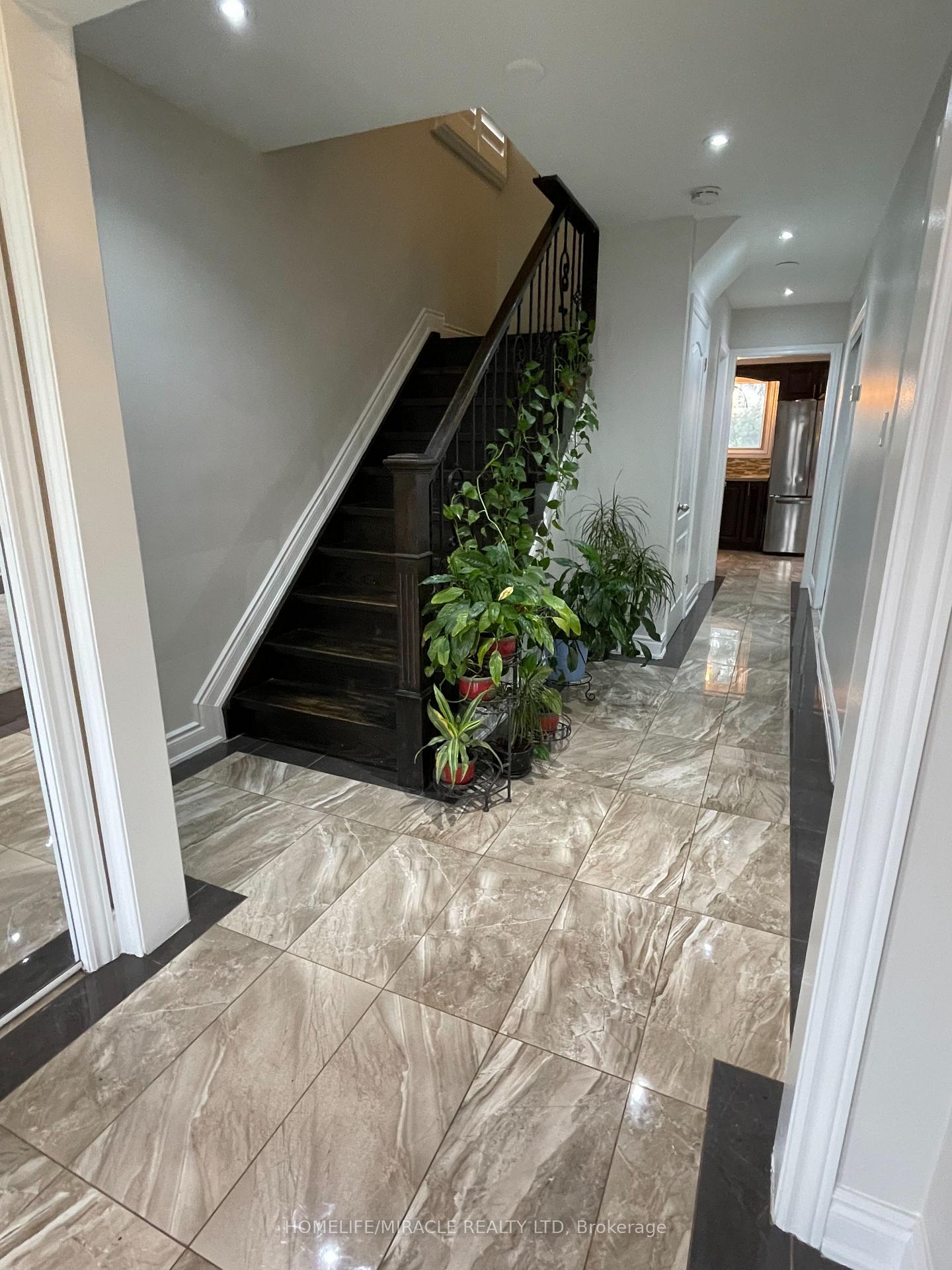 Photo 17 of 3729 Crabtree Crescent, Mississauga, Malton — HOMEH