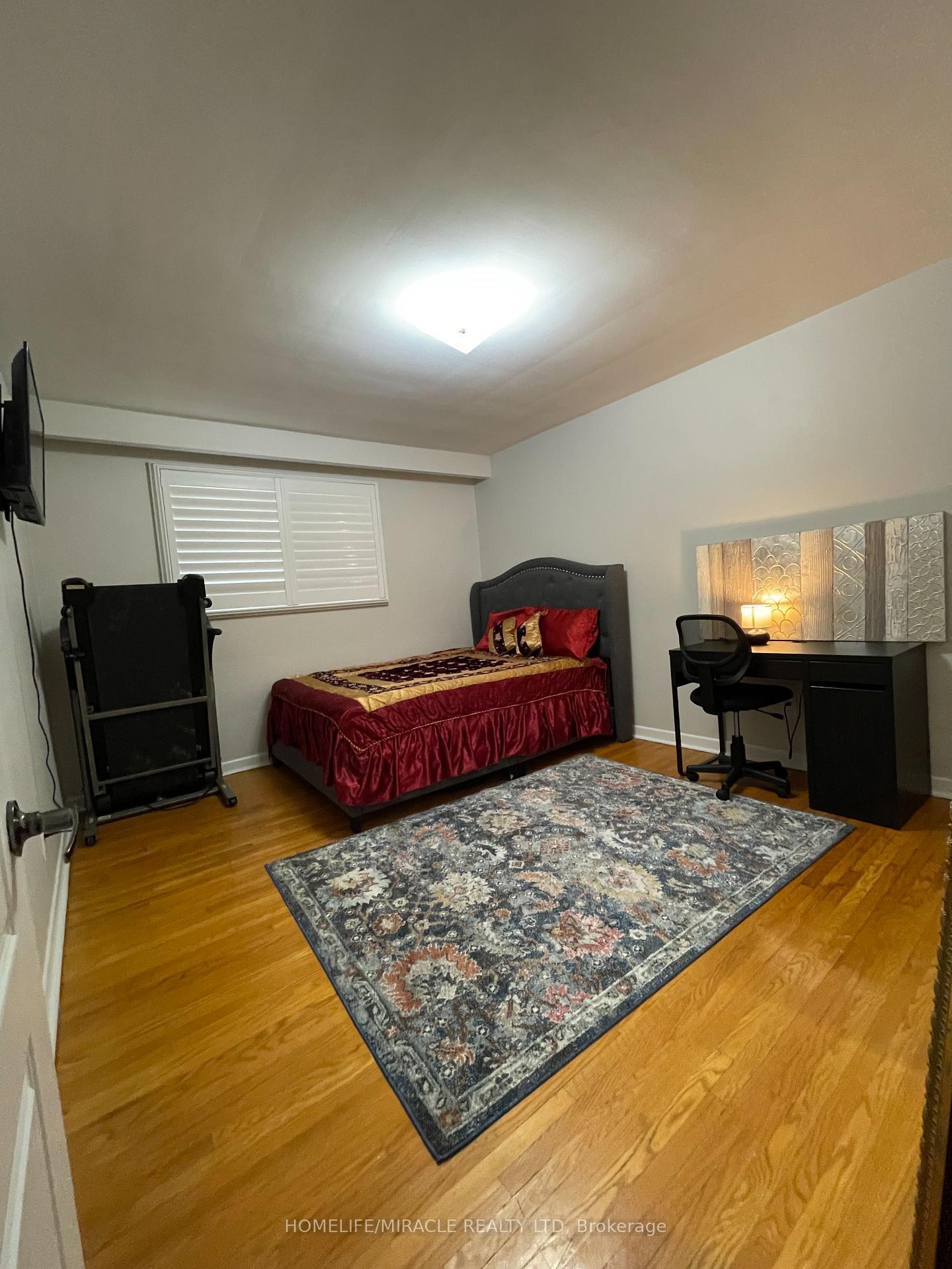 Photo 23 of 3729 Crabtree Crescent, Mississauga, Malton — HOMEH