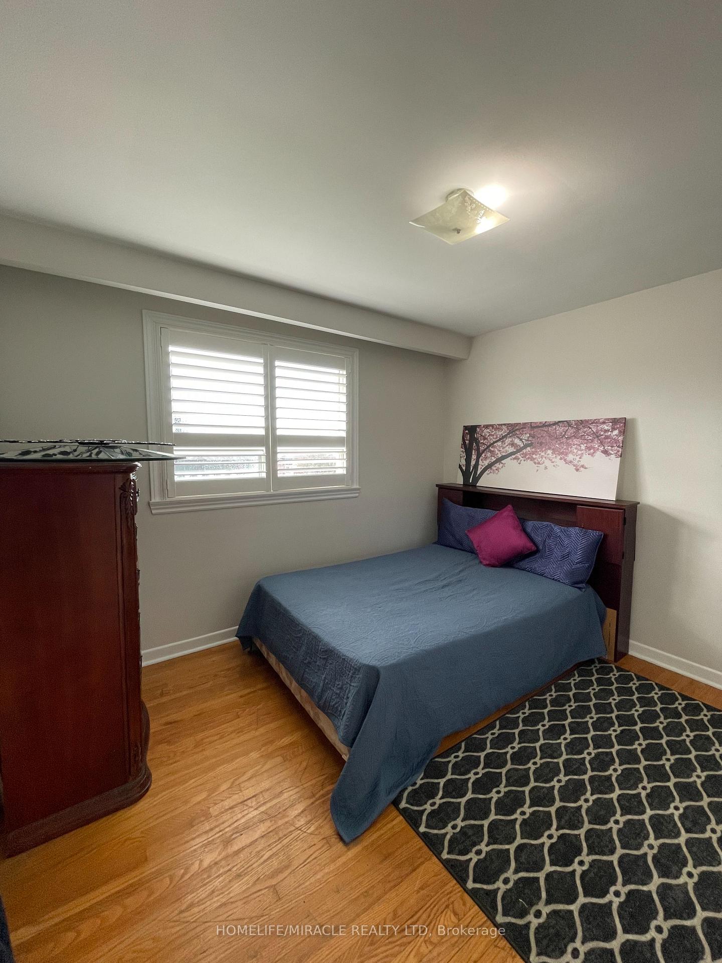 Photo 19 of 3729 Crabtree Crescent, Mississauga, Malton — HOMEH