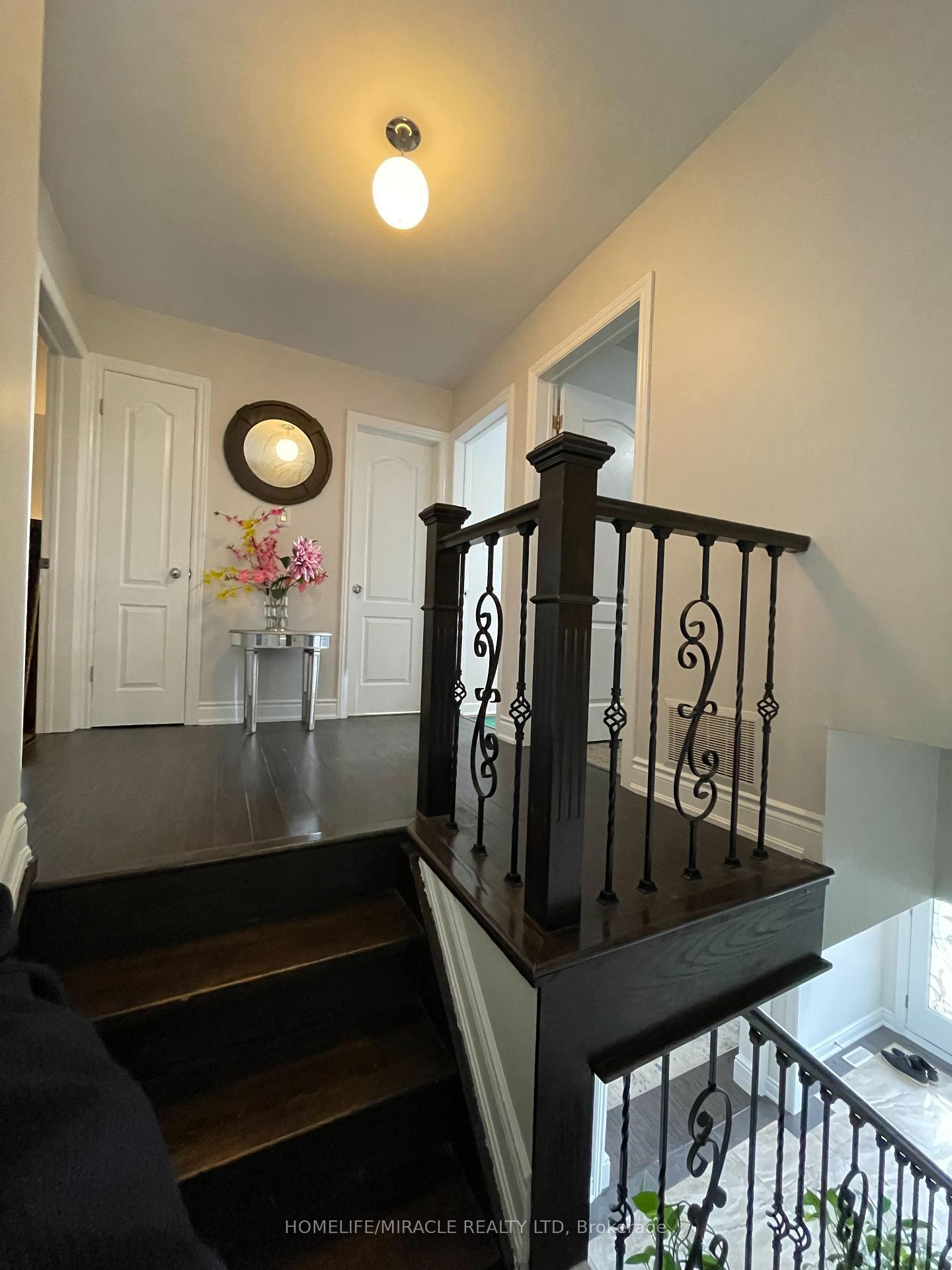 Photo 25 of 3729 Crabtree Crescent, Mississauga, Malton — HOMEH