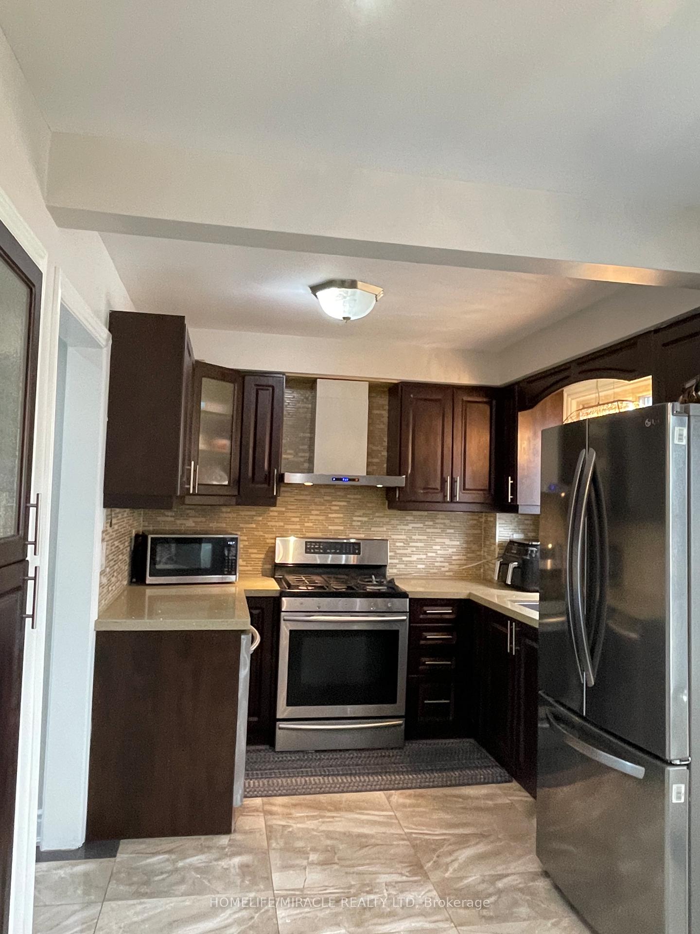 Photo 20 of 3729 Crabtree Crescent, Mississauga, Malton — HOMEH