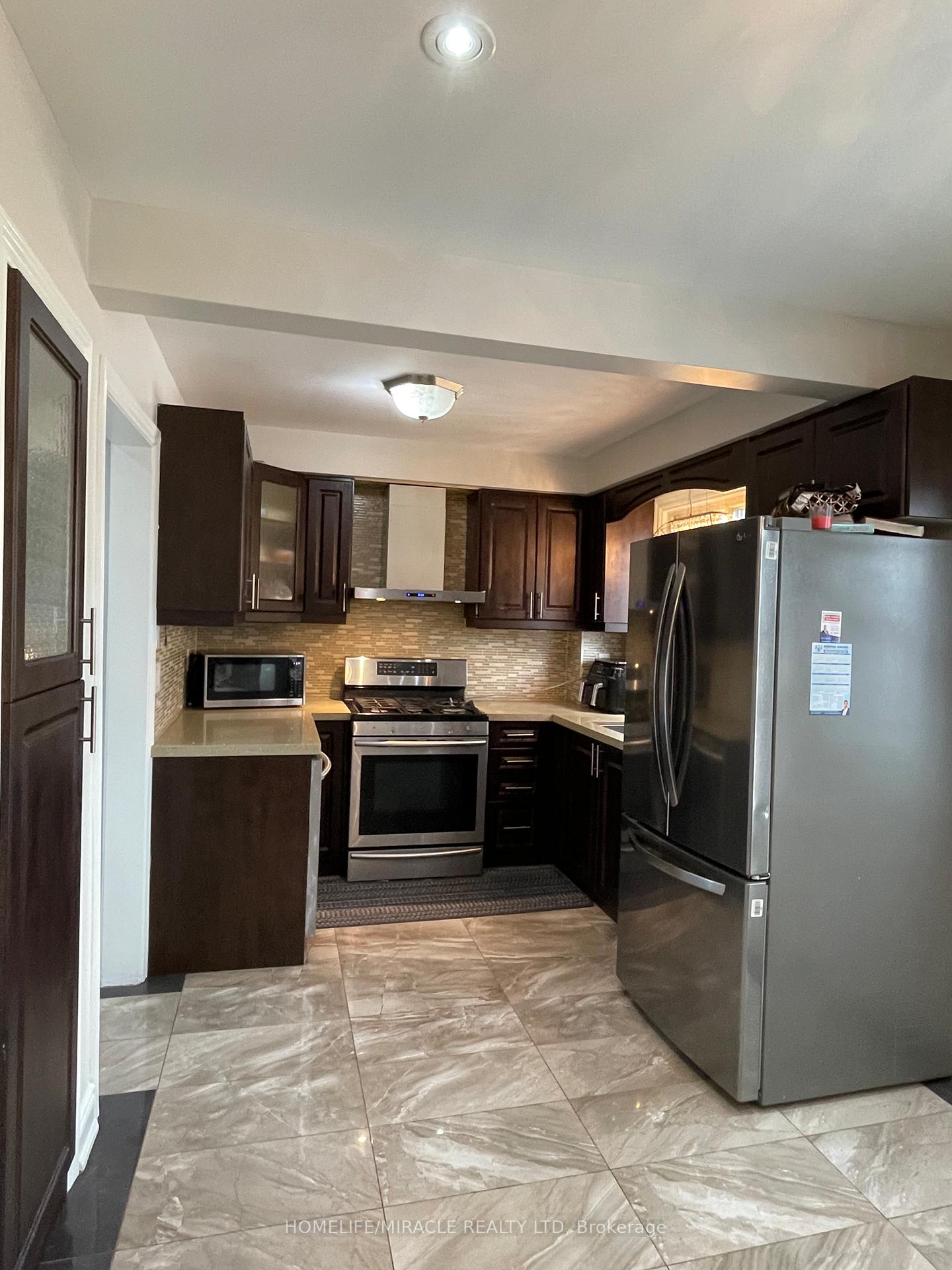 Photo 16 of 3729 Crabtree Crescent, Mississauga, Malton — HOMEH