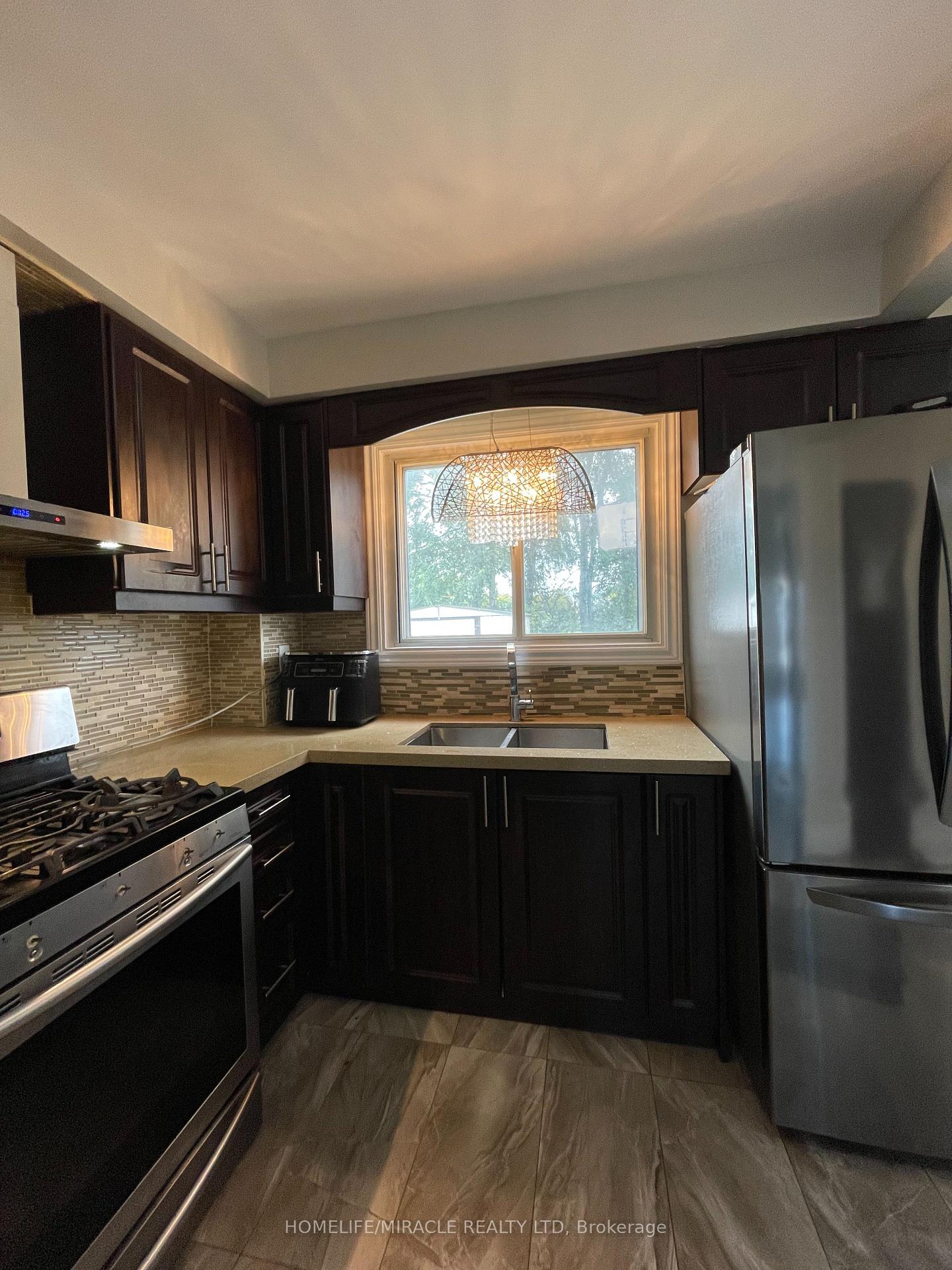 Photo 28 of 3729 Crabtree Crescent, Mississauga, Malton — HOMEH