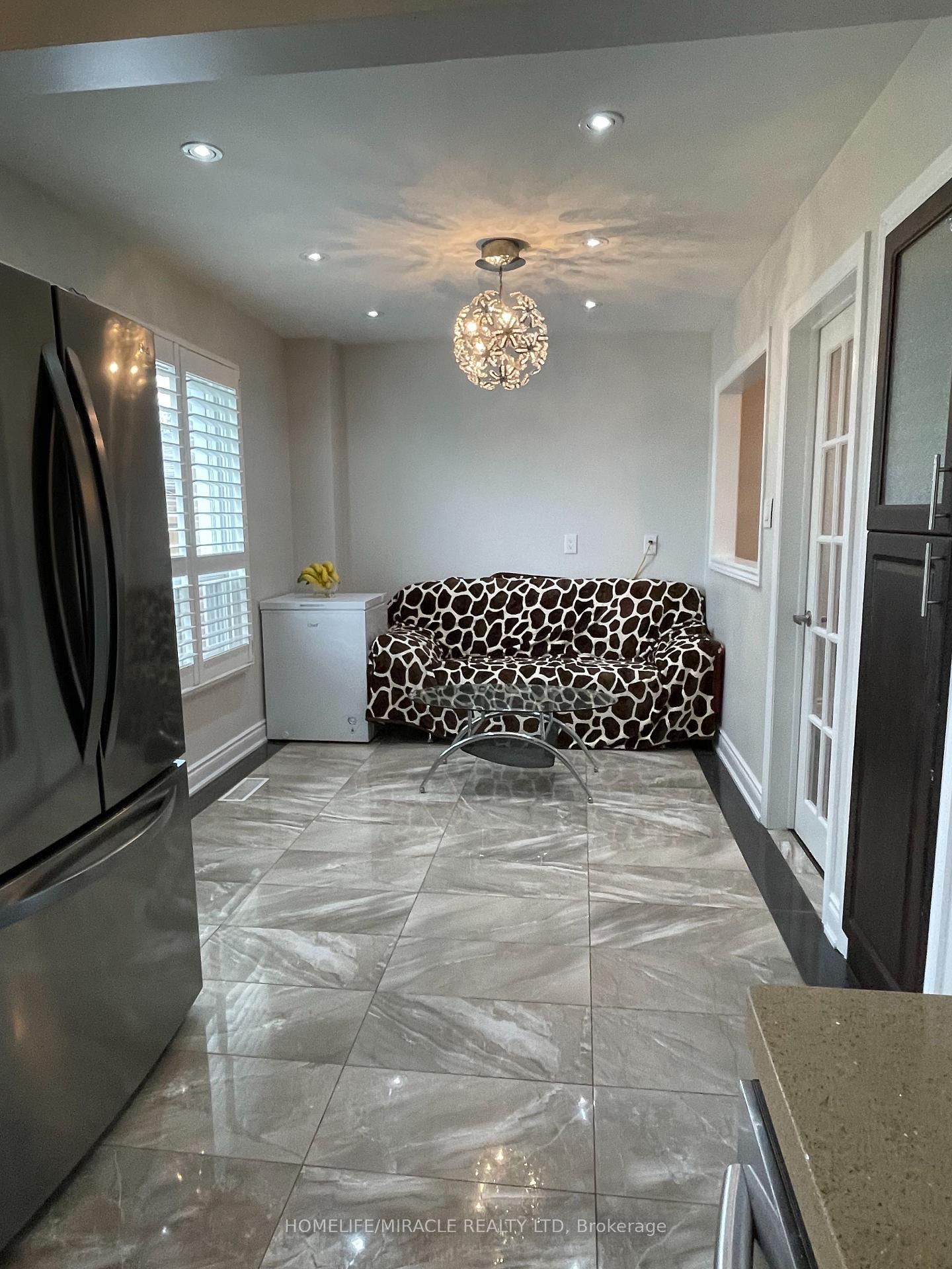 Photo 22 of 3729 Crabtree Crescent, Mississauga, Malton — HOMEH