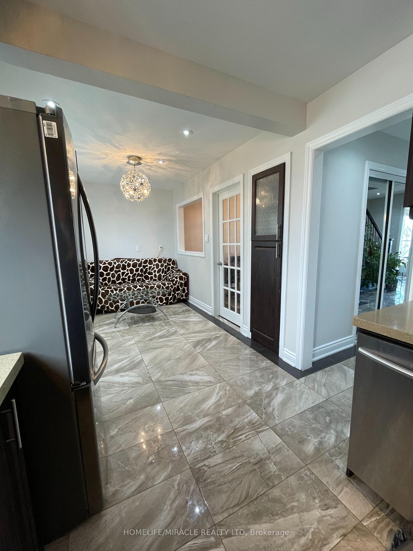 Photo 33 of 3729 Crabtree Crescent, Mississauga, Malton — HOMEH