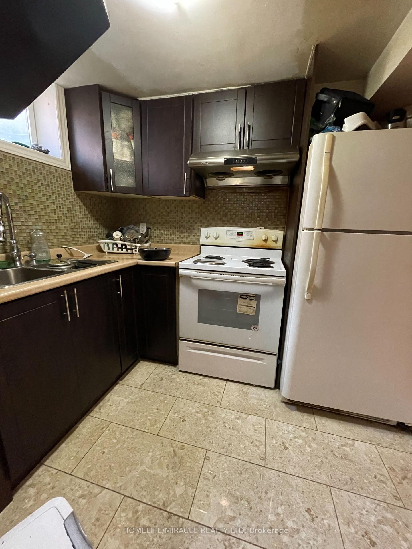 Photo 27 of 3729 Crabtree Crescent, Mississauga, Malton — HOMEH