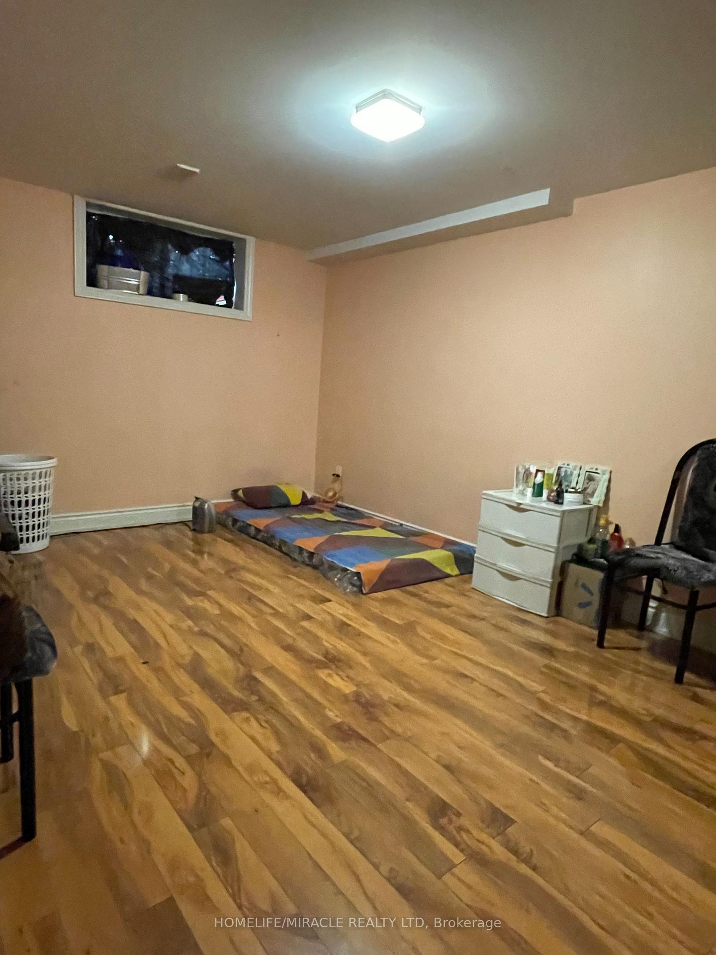 Photo 31 of 3729 Crabtree Crescent, Mississauga, Malton — HOMEH