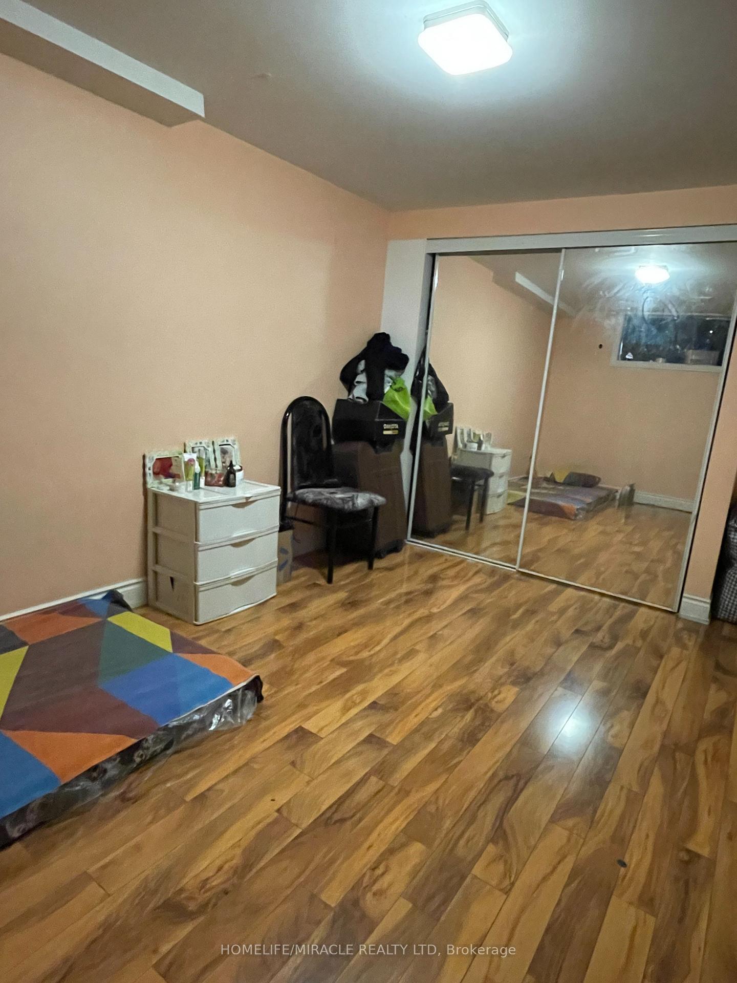 Photo 21 of 3729 Crabtree Crescent, Mississauga, Malton — HOMEH