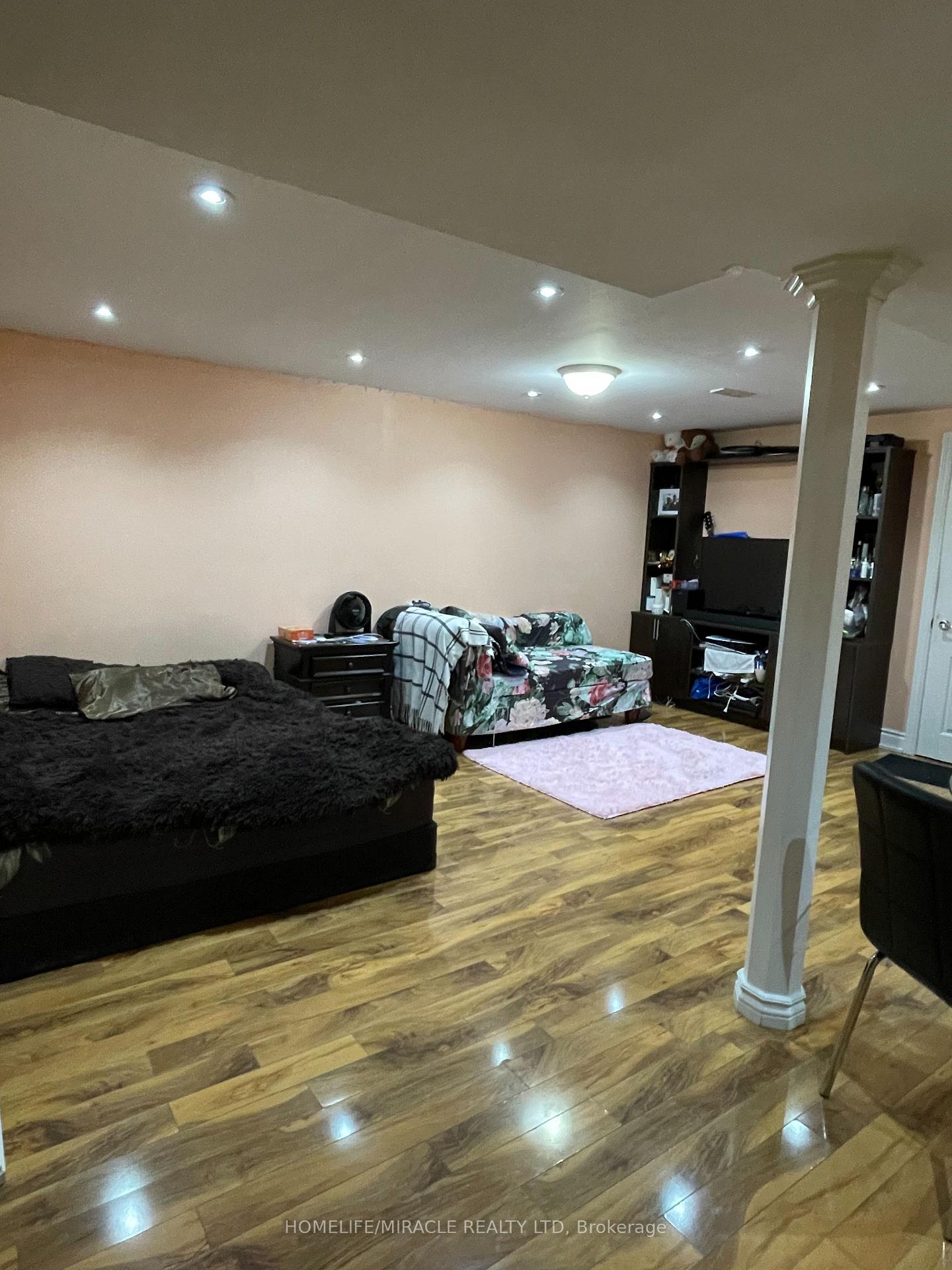 Photo 34 of 3729 Crabtree Crescent, Mississauga, Malton — HOMEH