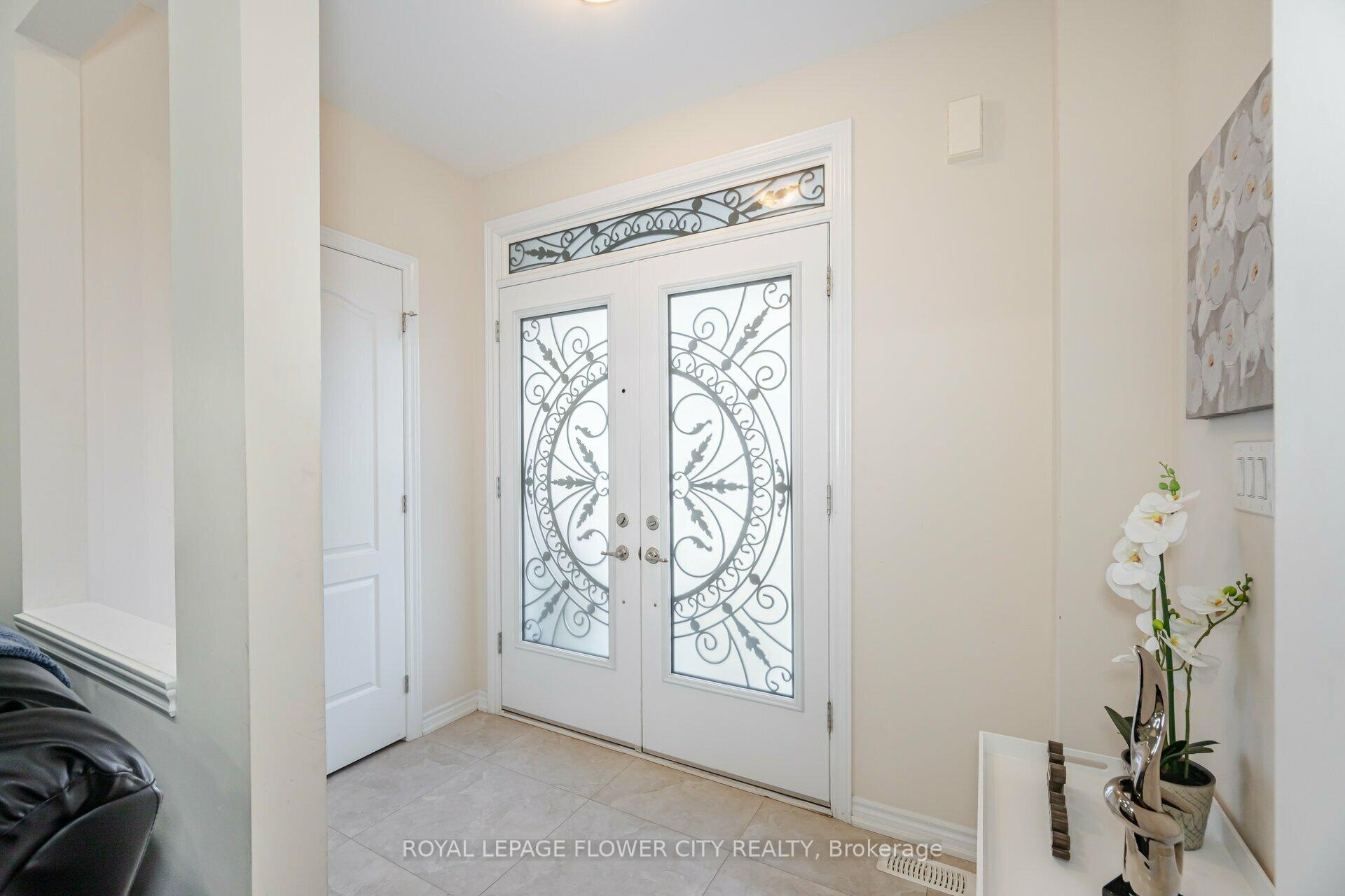 Photo 9 of 384 Remembrance Road, Brampton, Northwest Brampton — HOMEH