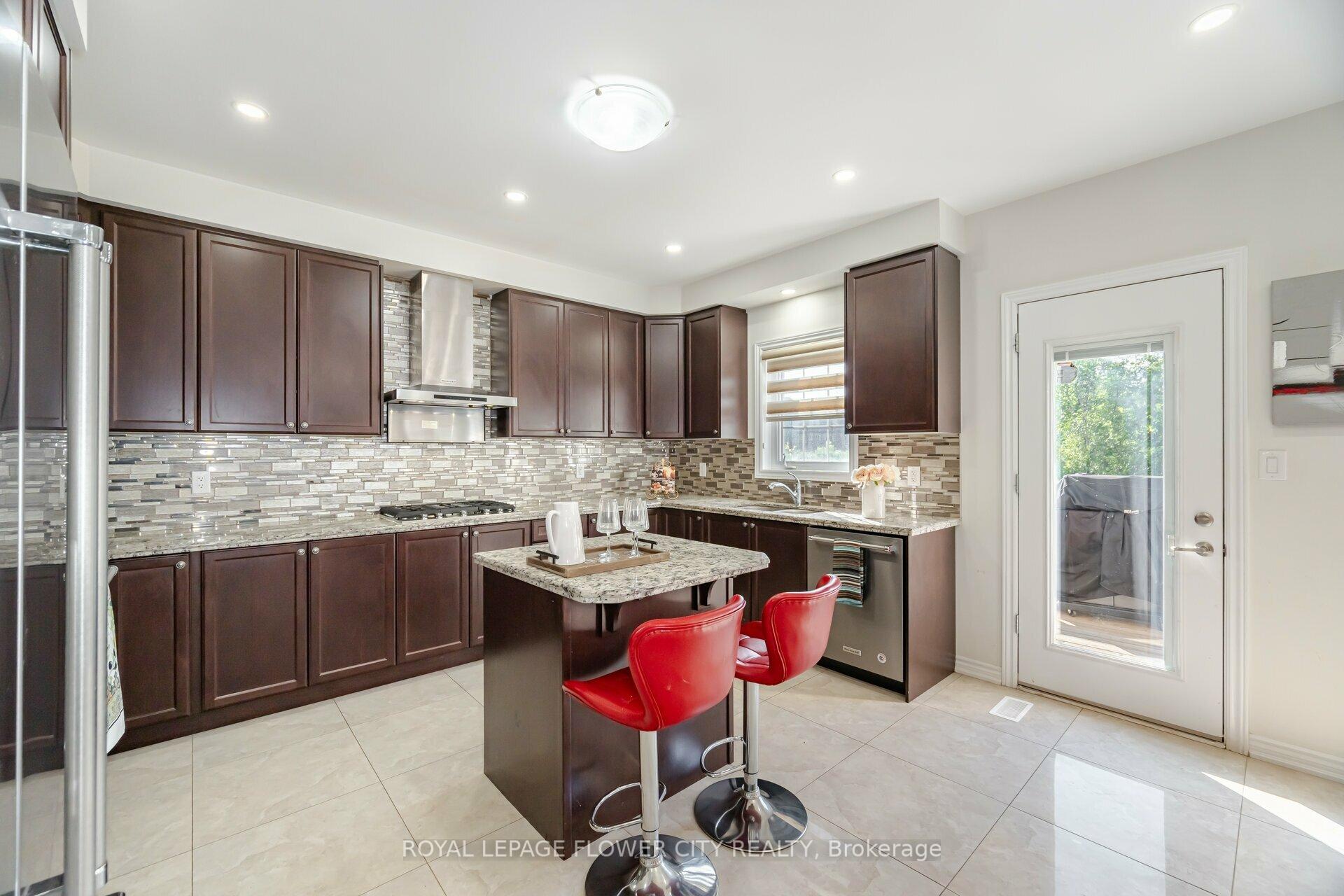 Photo 11 of 384 Remembrance Road, Brampton, Northwest Brampton — HOMEH