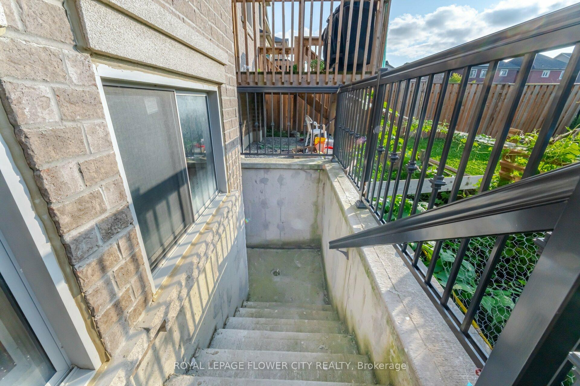 Photo 33 of 384 Remembrance Road, Brampton, Northwest Brampton — HOMEH