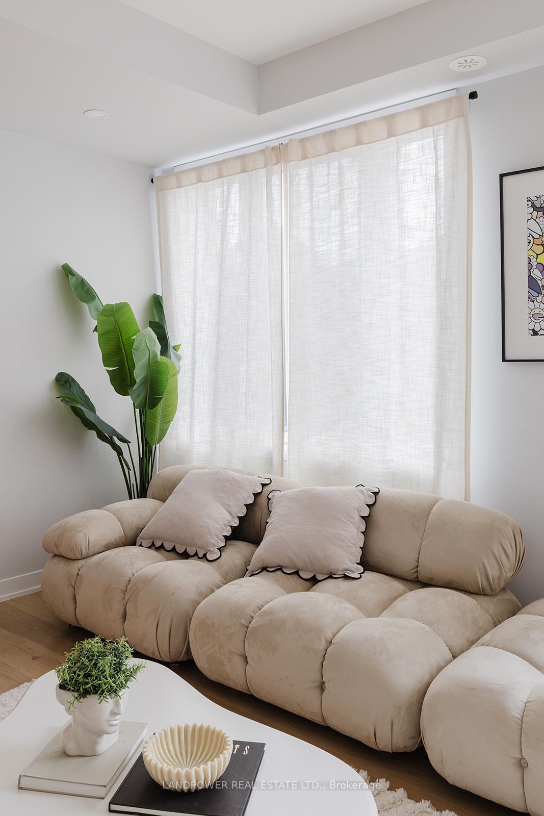 Photo 12 of 95 William Shearn Crescent, Markham, Angus Glen — HOMEH