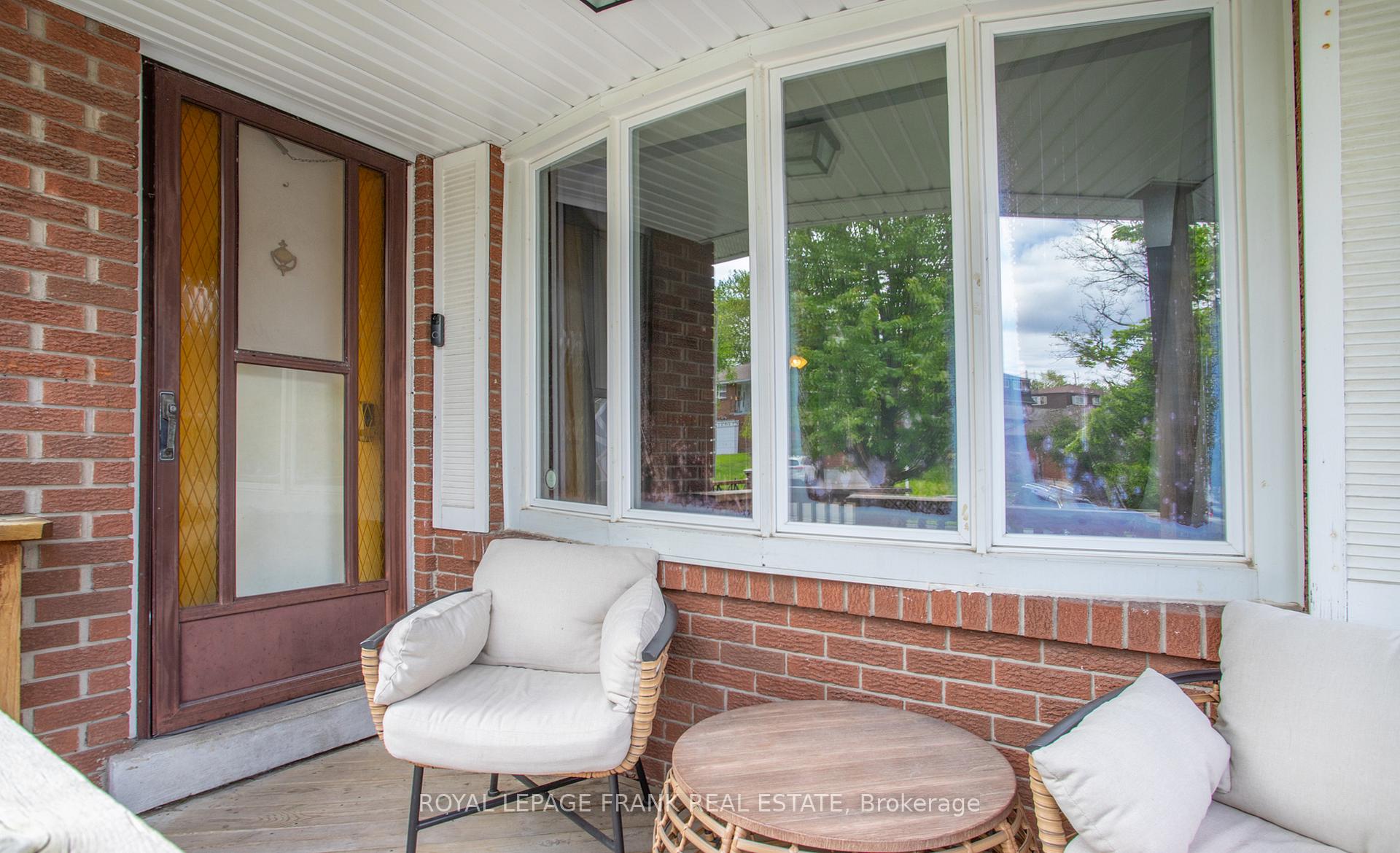 Photo 2 of 450 Sedan Crescent, Oshawa, Central — HOMEH