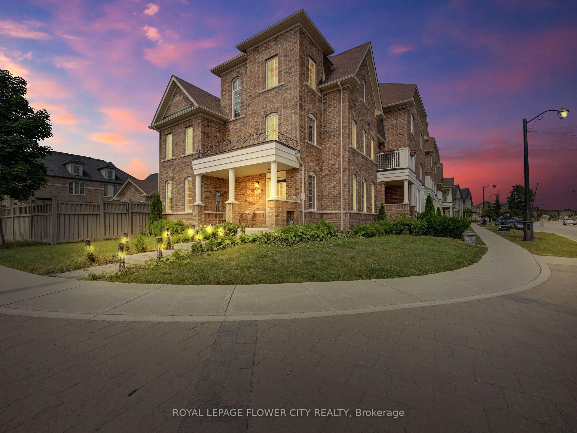 Photo 1 of 302 Barons Street, Vaughan, Kleinburg — HOMEH