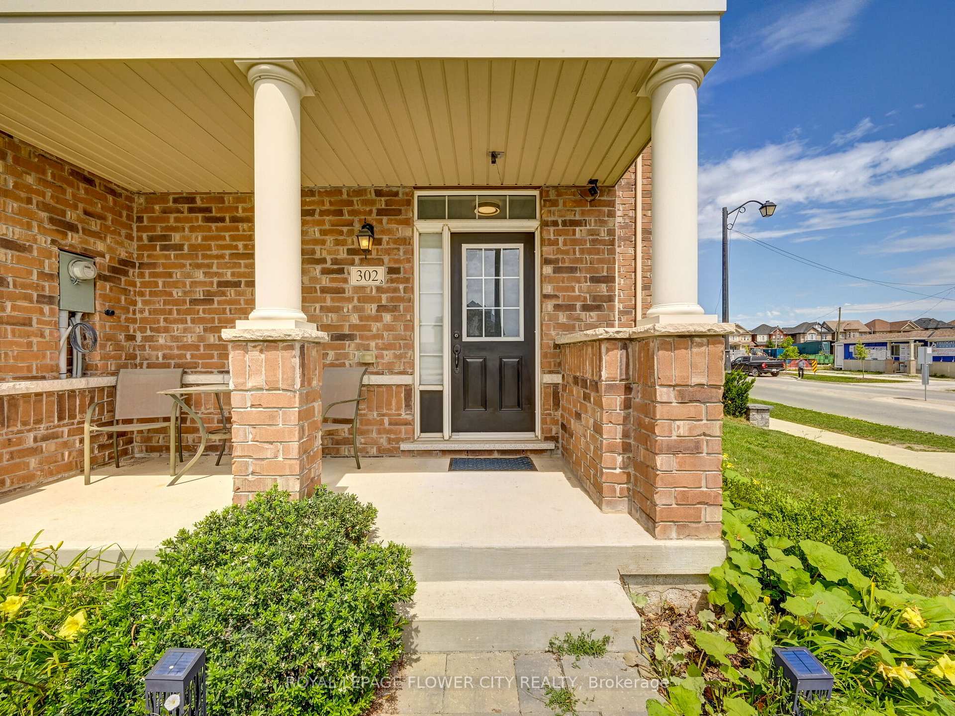 Photo 3 of 302 Barons Street, Vaughan, Kleinburg — HOMEH