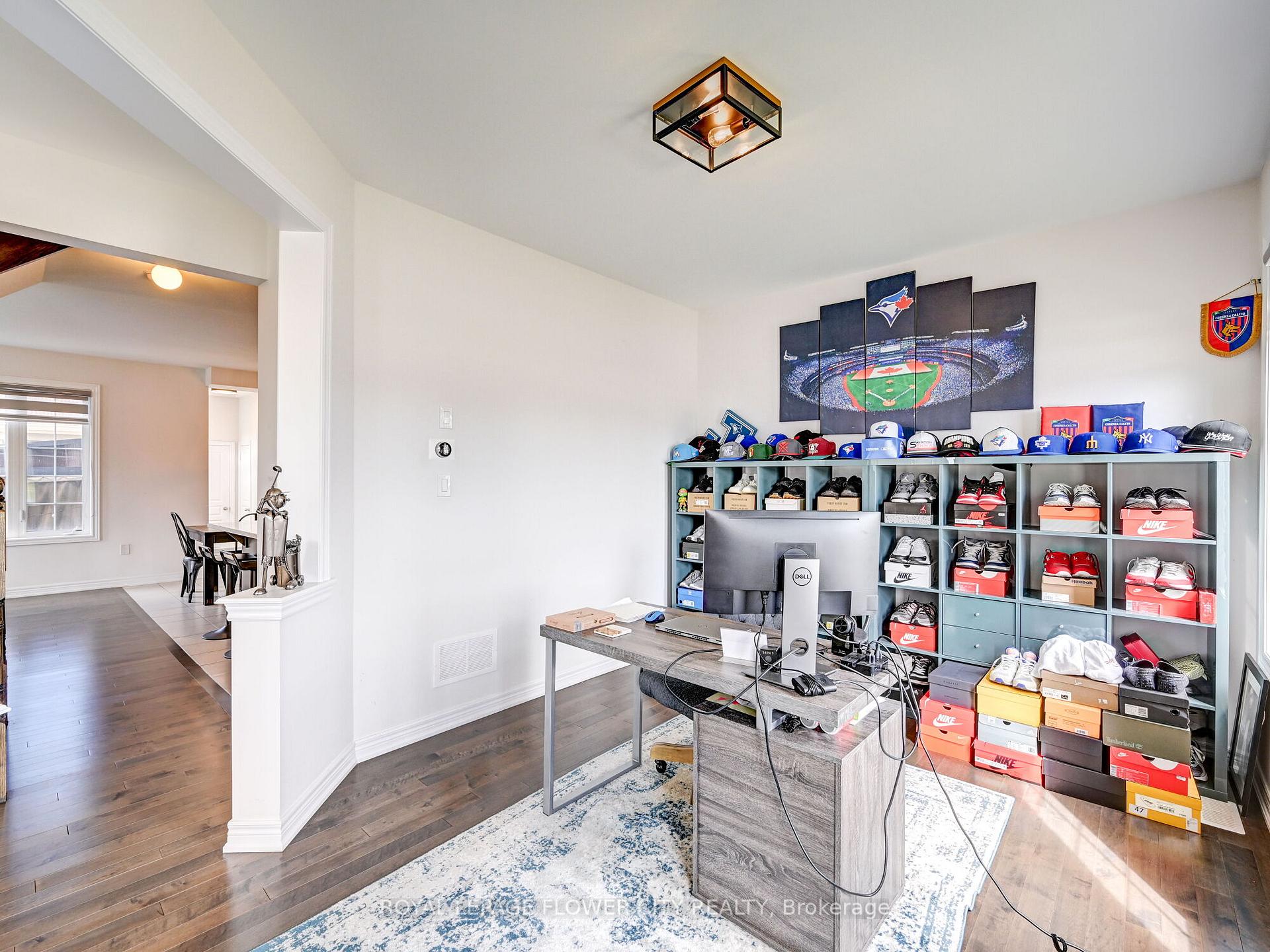 Photo 4 of 302 Barons Street, Vaughan, Kleinburg — HOMEH