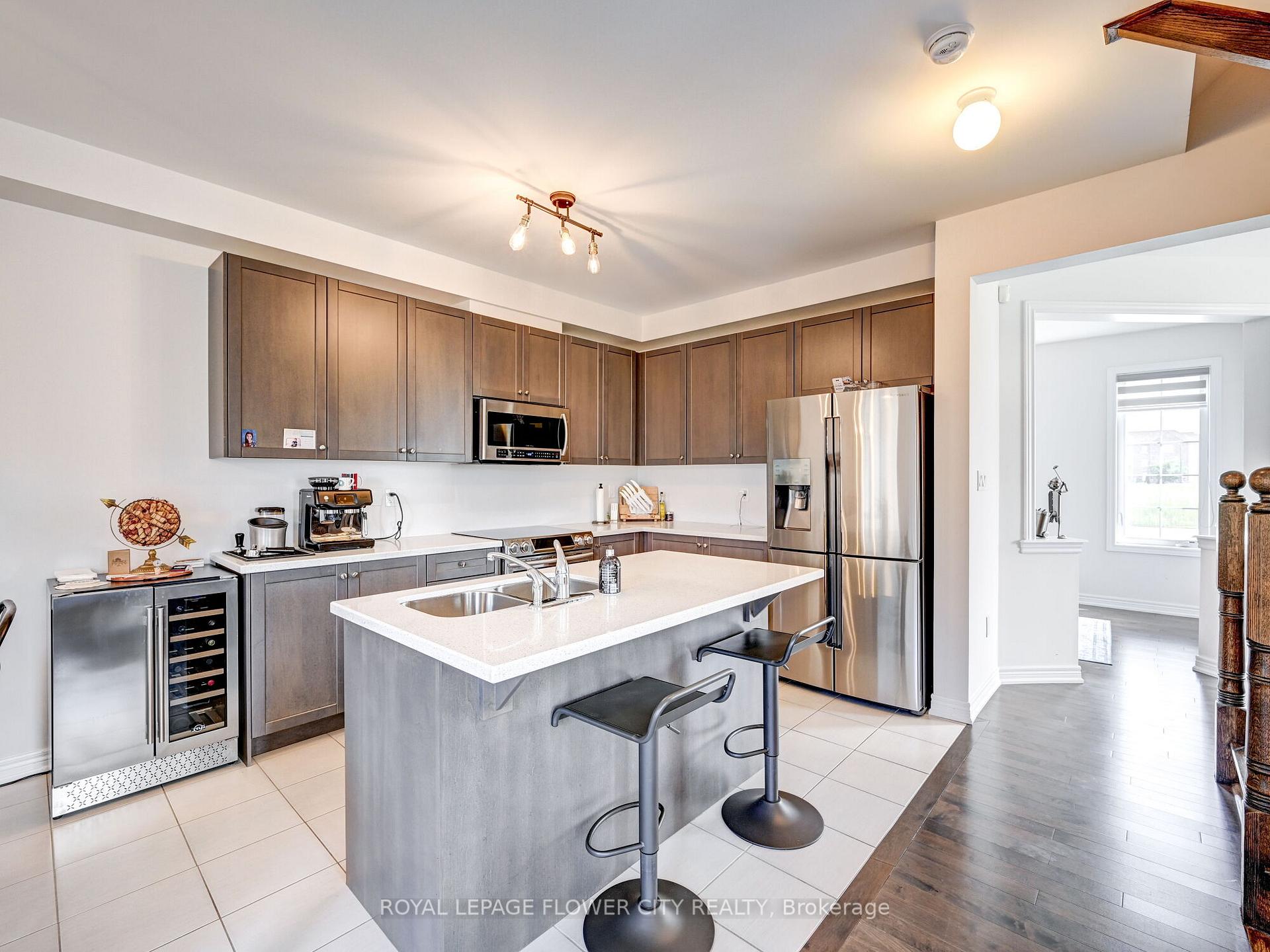 Photo 12 of 302 Barons Street, Vaughan, Kleinburg — HOMEH