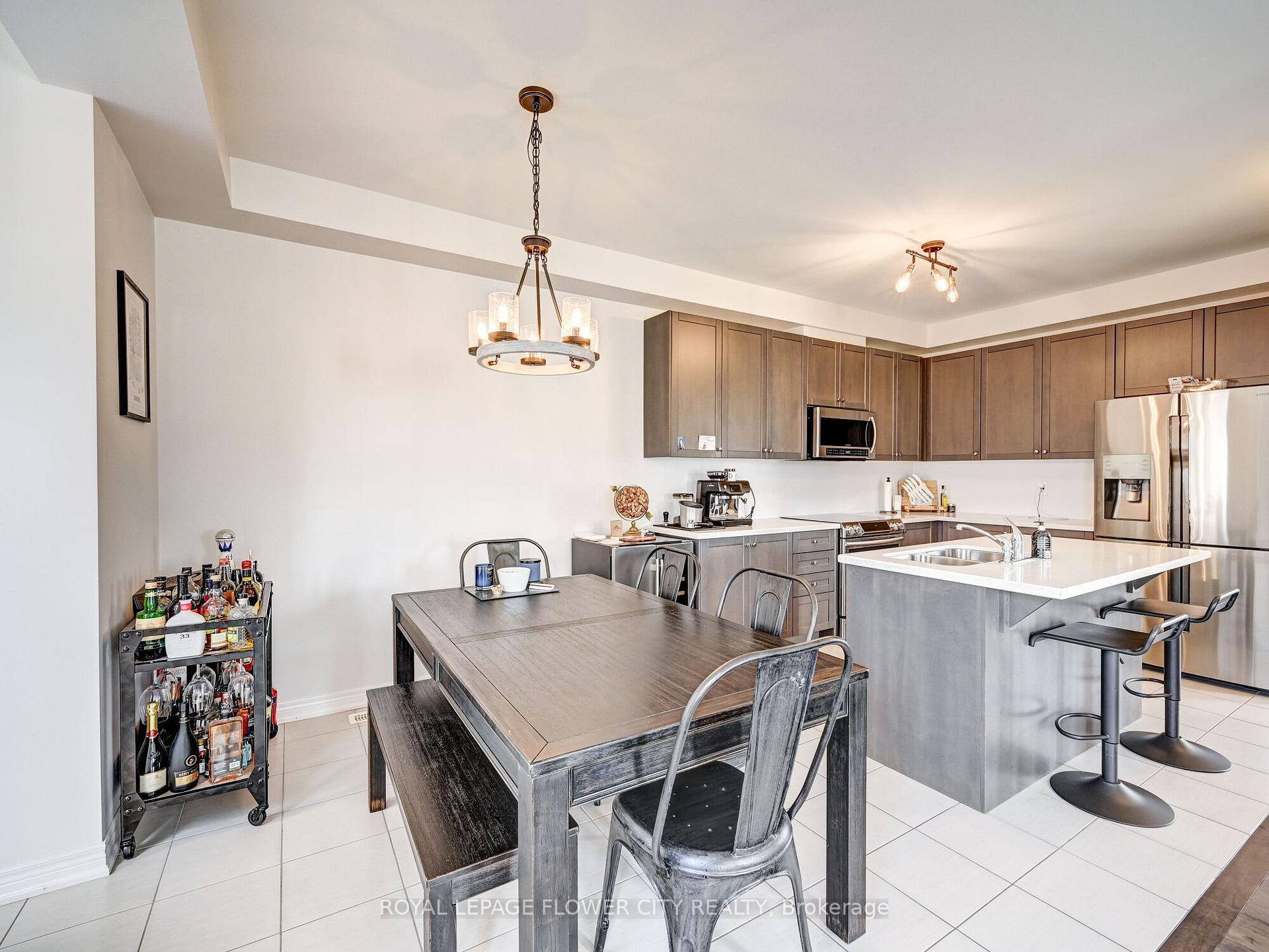 Photo 8 of 302 Barons Street, Vaughan, Kleinburg — HOMEH