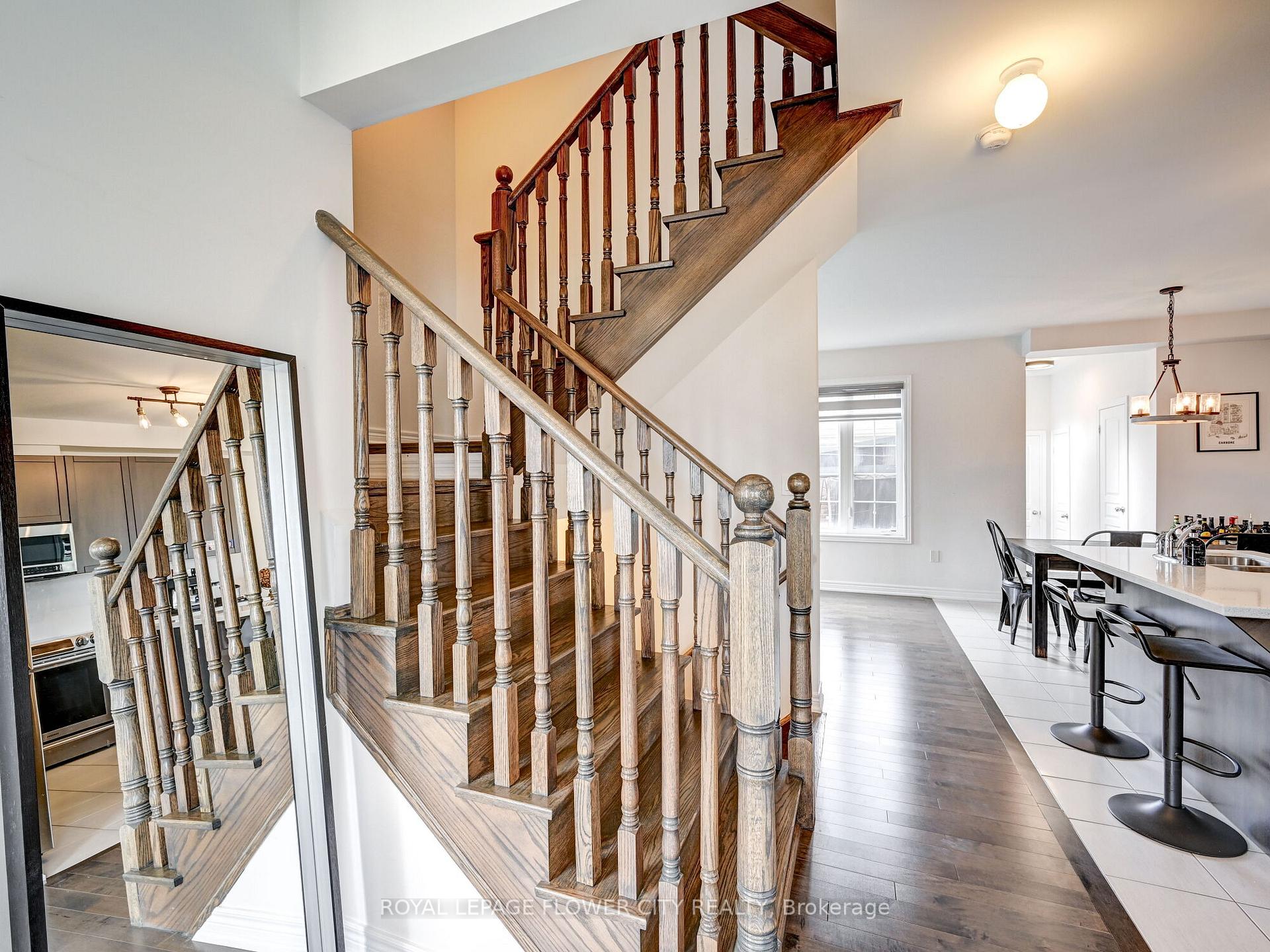 Photo 9 of 302 Barons Street, Vaughan, Kleinburg — HOMEH