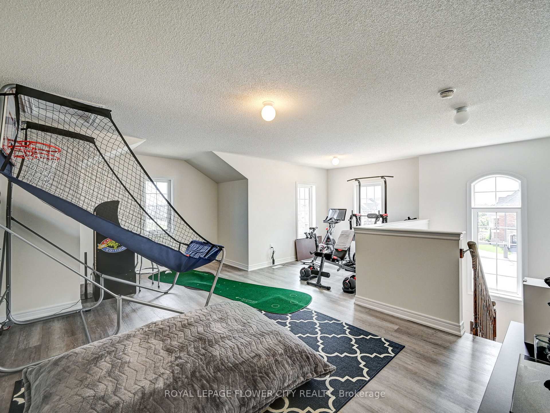Photo 16 of 302 Barons Street, Vaughan, Kleinburg — HOMEH