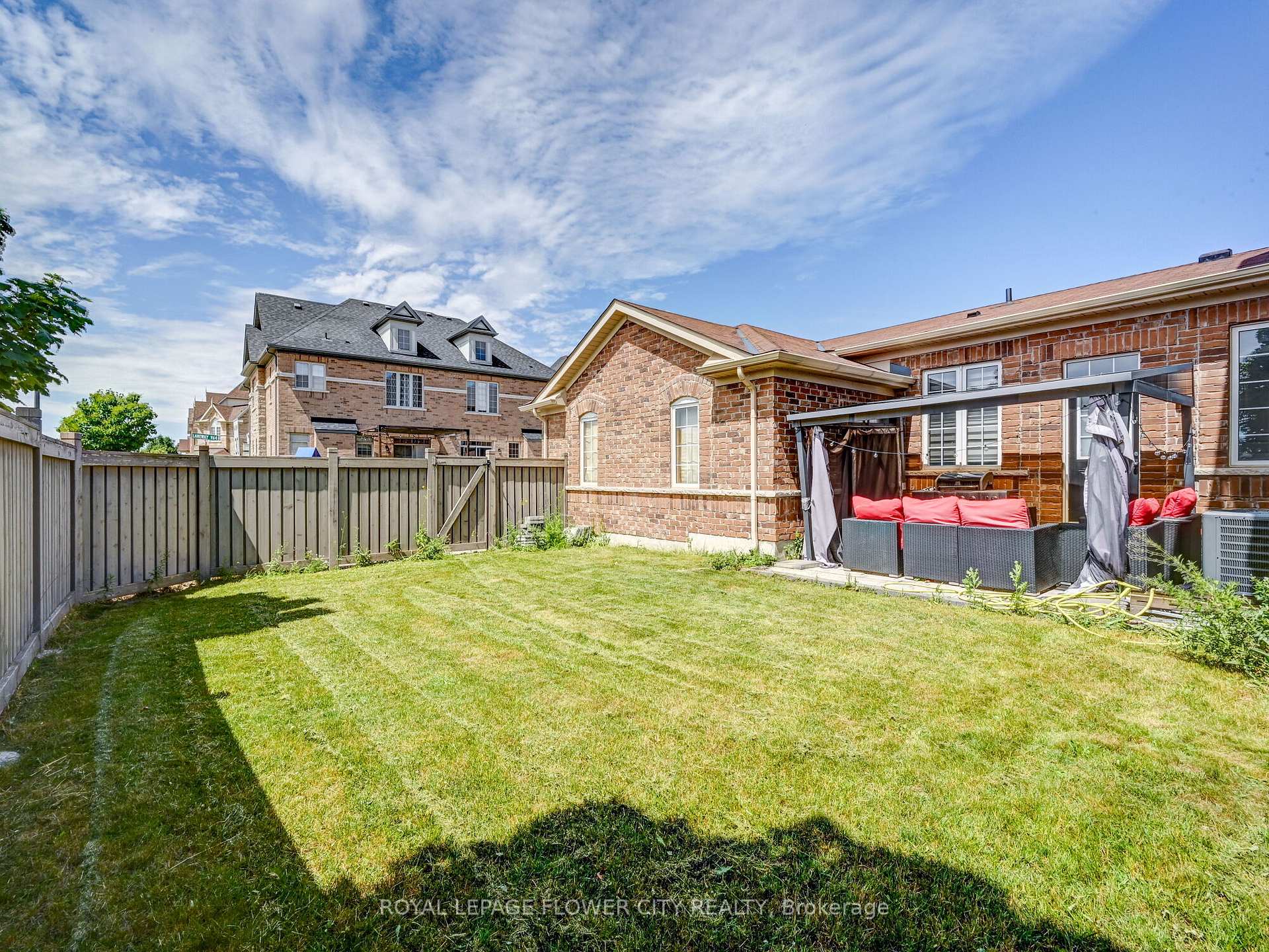 Photo 27 of 302 Barons Street, Vaughan, Kleinburg — HOMEH