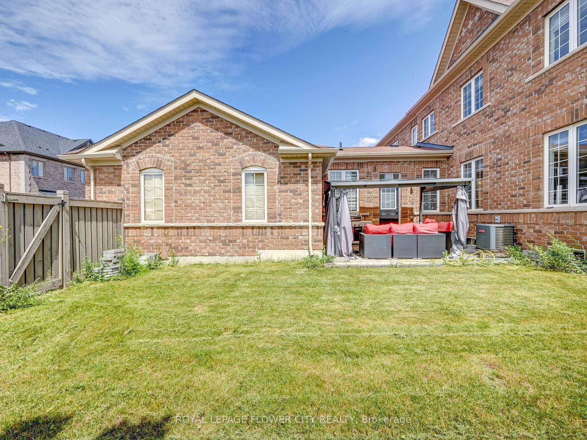 Photo 26 of 302 Barons Street, Vaughan, Kleinburg — HOMEH