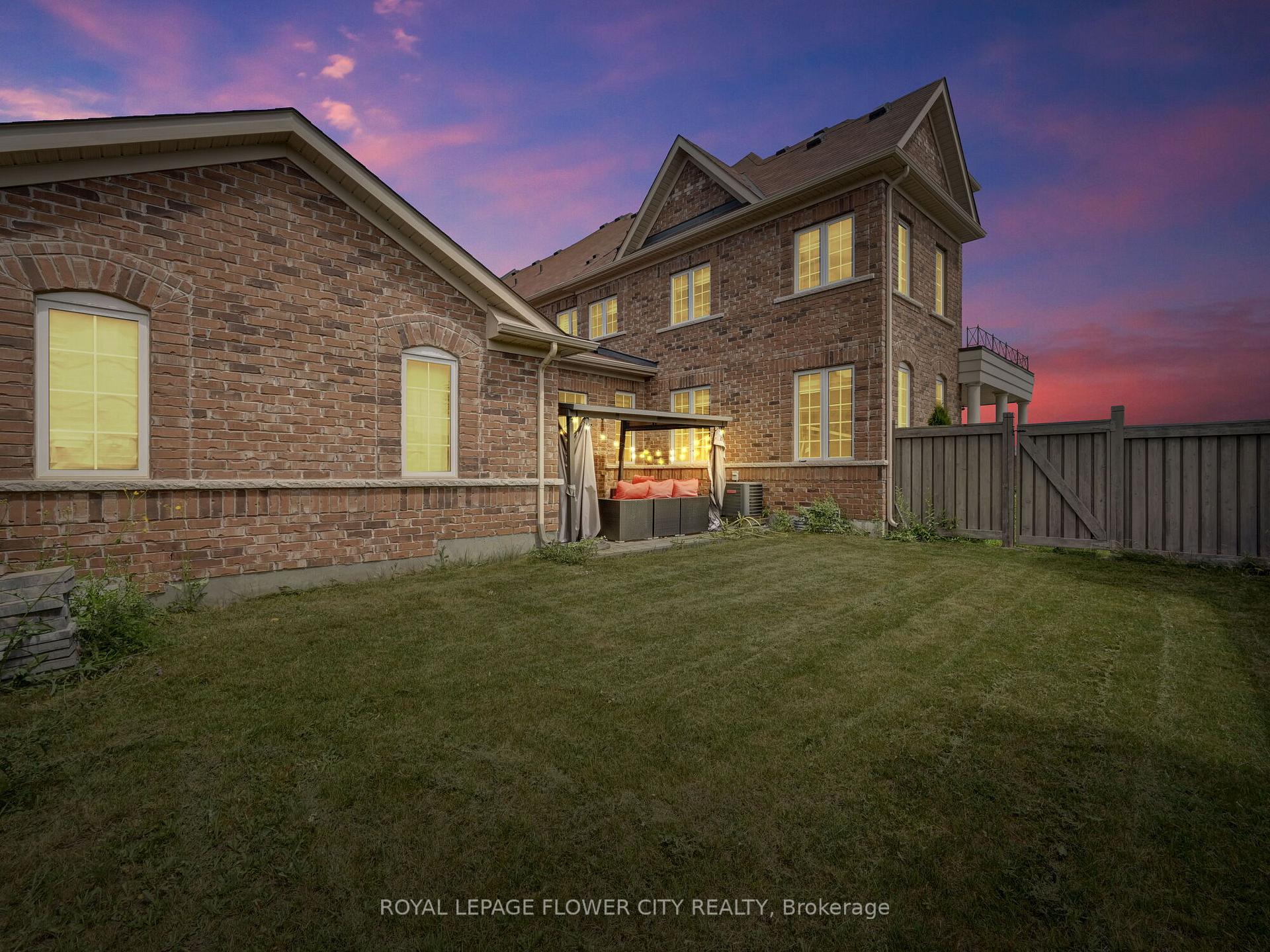 Photo 20 of 302 Barons Street, Vaughan, Kleinburg — HOMEH